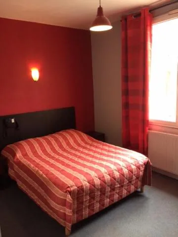 Staff, Bed in Hotel Les Arcades