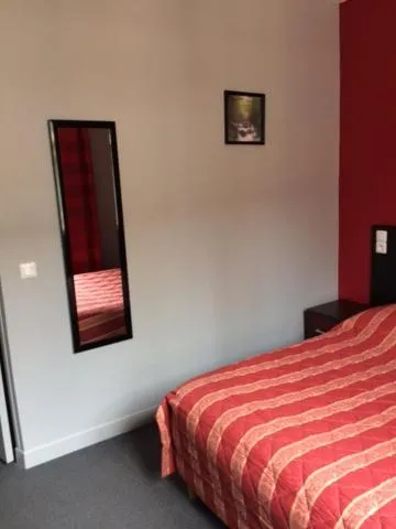Staff, Bed in Hotel Les Arcades