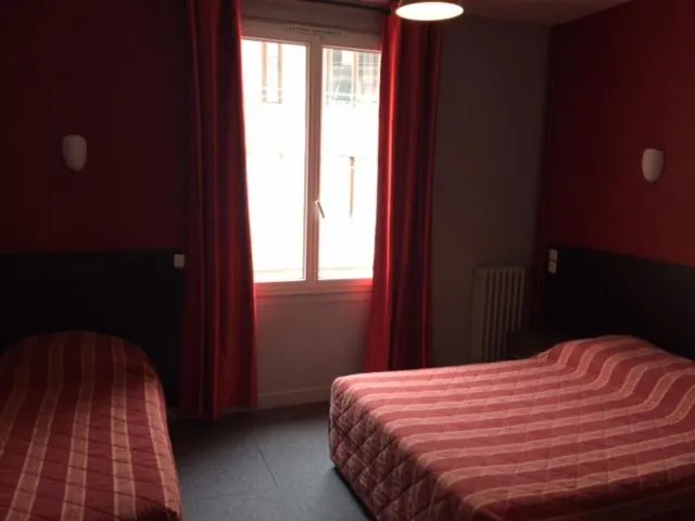 Bed in Hotel Les Arcades