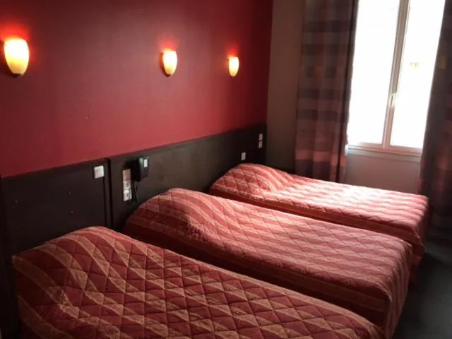 Staff, Bed in Hotel Les Arcades