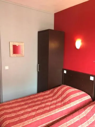 Staff, Bed in Hotel Les Arcades