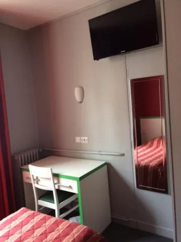 Staff, Bed in Hotel Les Arcades
