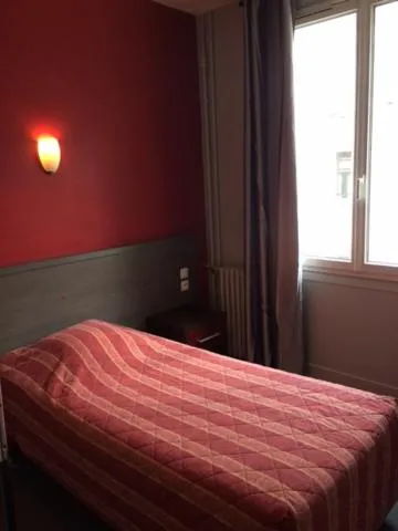 Staff, Bed in Hotel Les Arcades