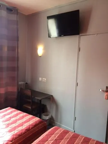 TV and multimedia, Bed in Hotel Les Arcades