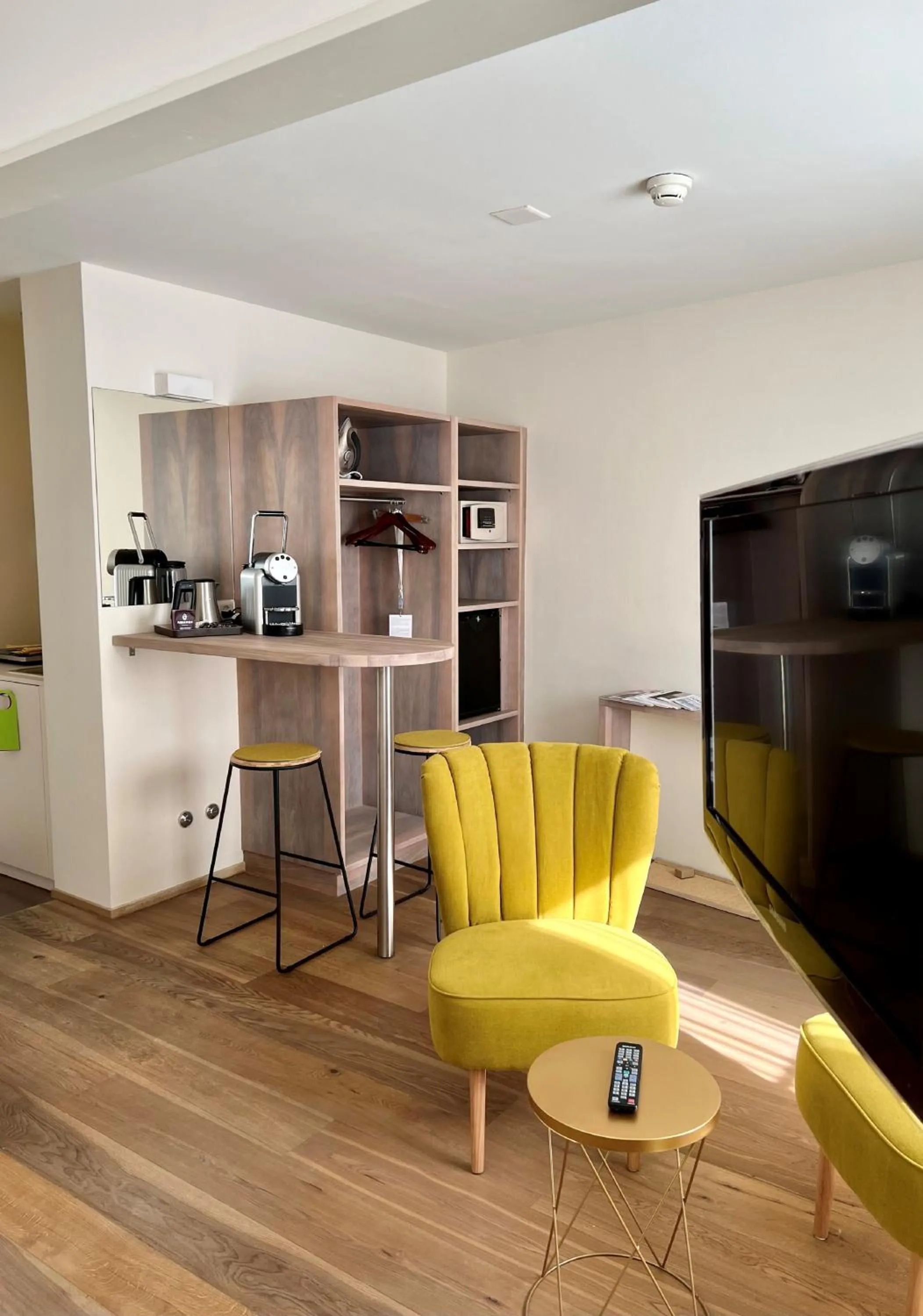 Living room in PLATZHIRSCH ZÜRICH - Downtown Boutique Hotel & Sushi Lounge