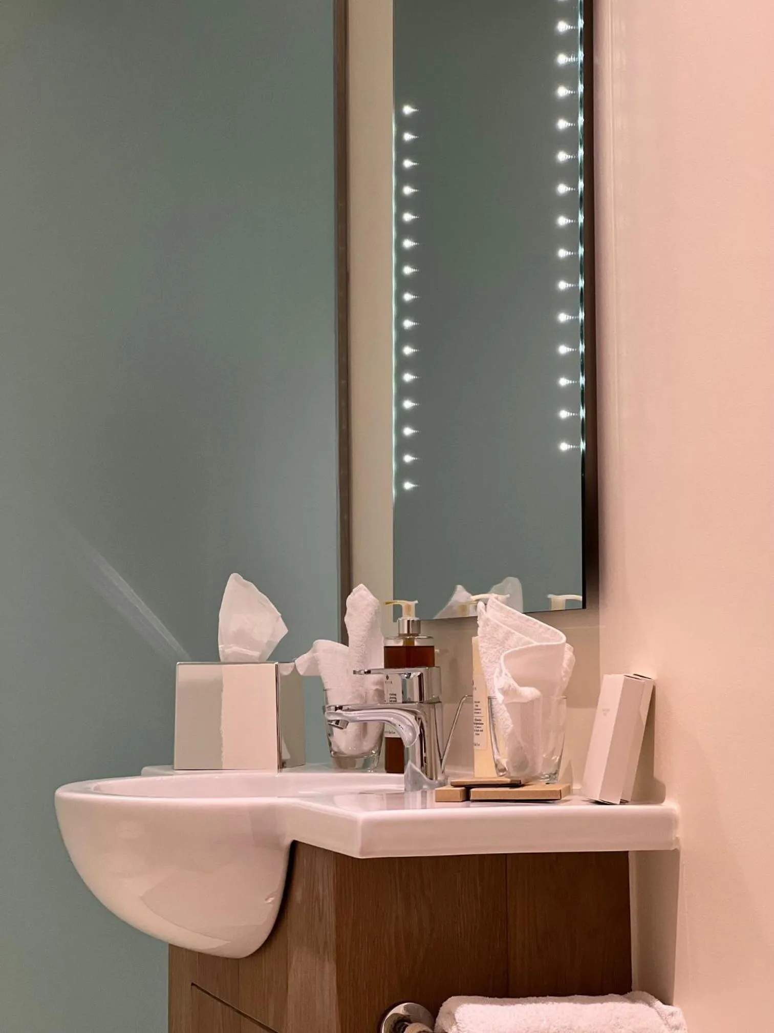 Bathroom in PLATZHIRSCH ZÜRICH - Downtown Boutique Hotel & Sushi Lounge