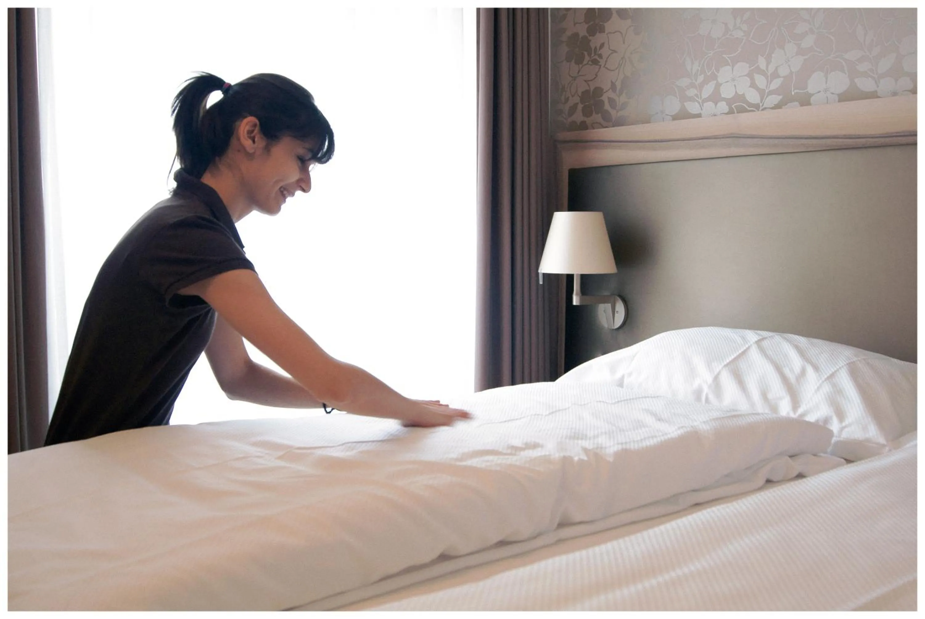 Staff, Bed in PLATZHIRSCH ZÜRICH - Downtown Boutique Hotel & Sushi Lounge