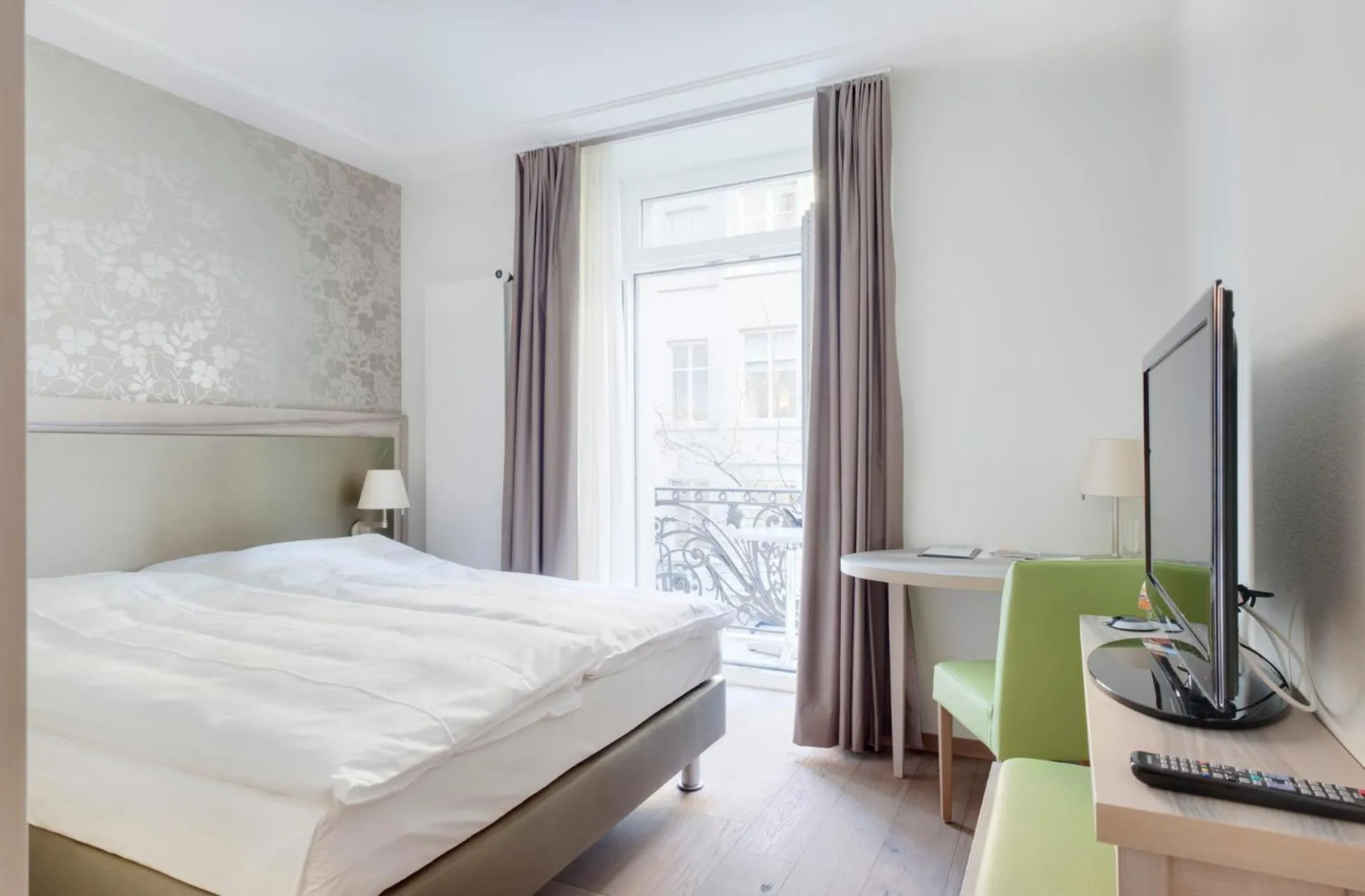 Bed in PLATZHIRSCH ZÜRICH - Downtown Boutique Hotel & Sushi Lounge