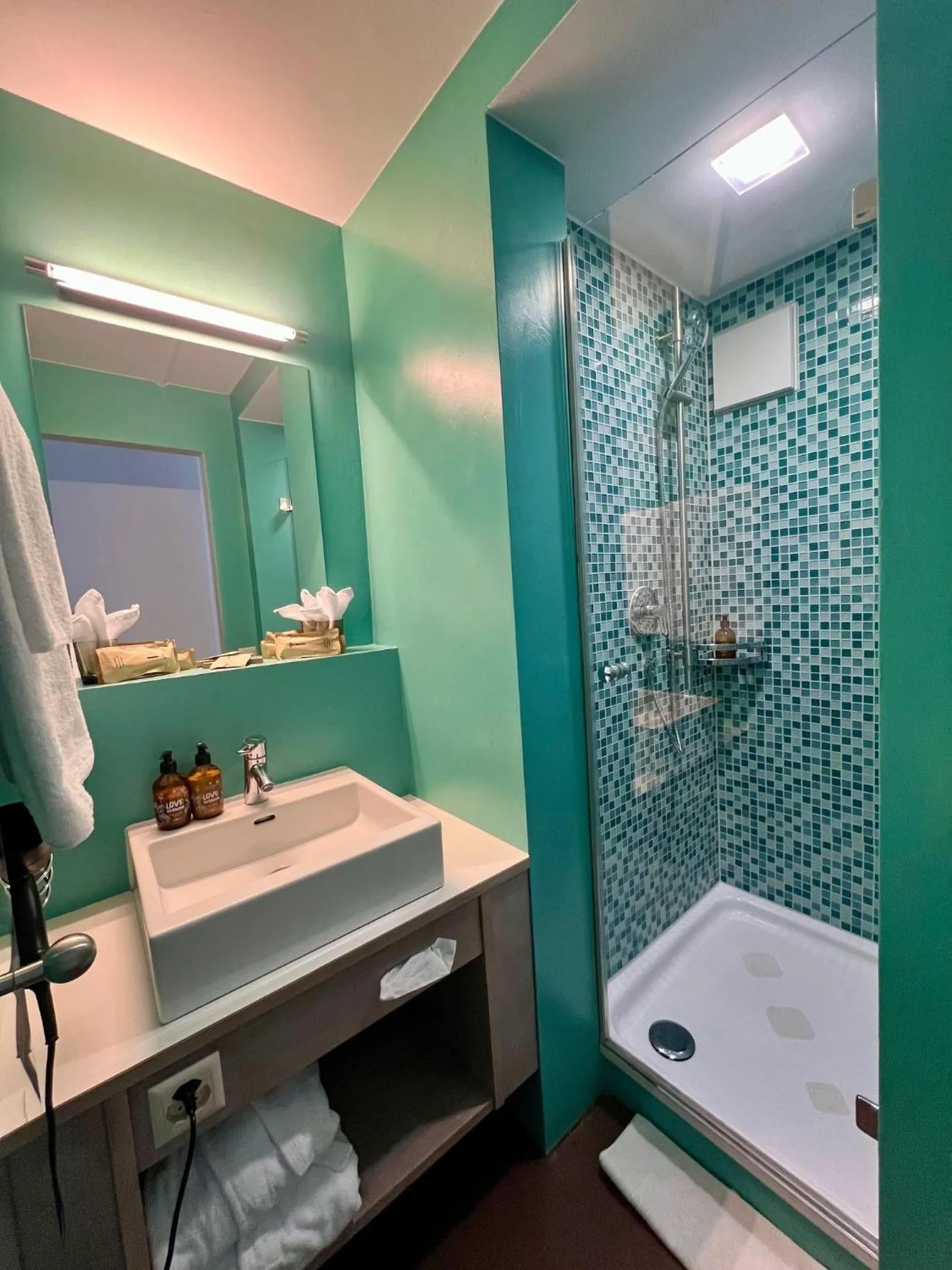 Bathroom in PLATZHIRSCH ZÜRICH - Downtown Boutique Hotel & Sushi Lounge