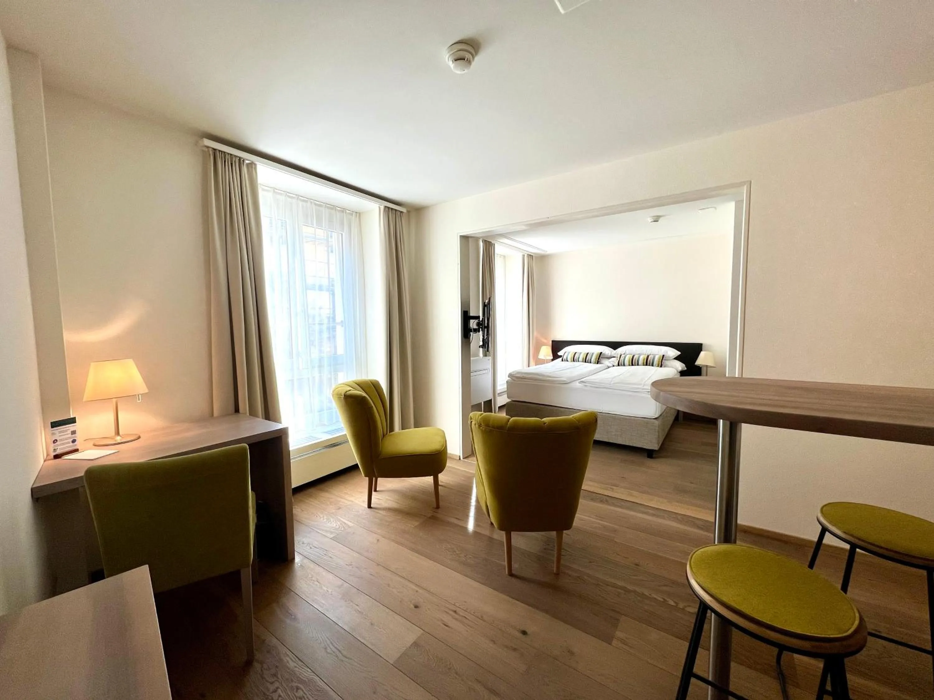 Photo of the whole room in PLATZHIRSCH ZÜRICH - Downtown Boutique Hotel & Sushi Lounge