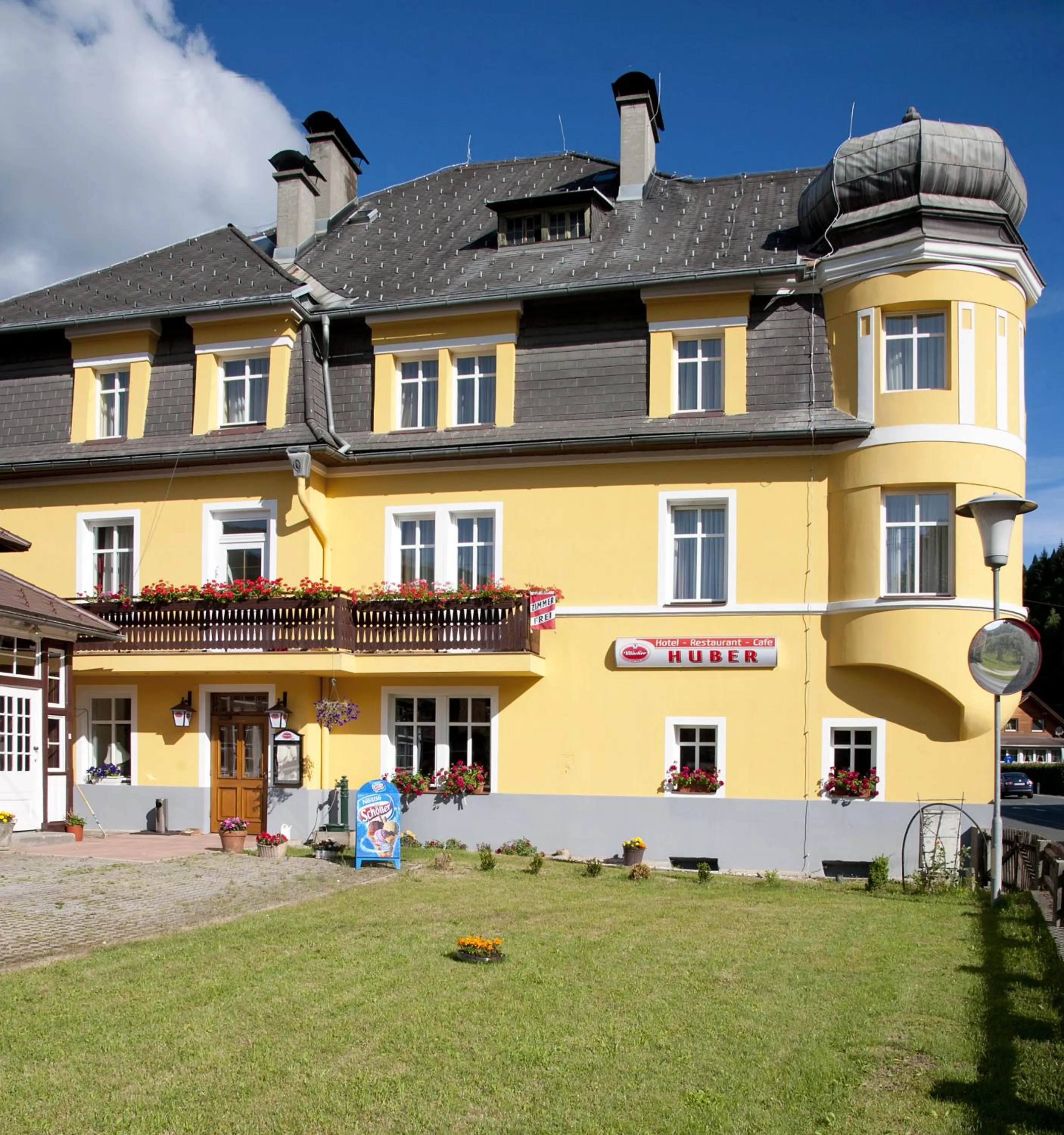 Facade/entrance in Hotel Villa Huber