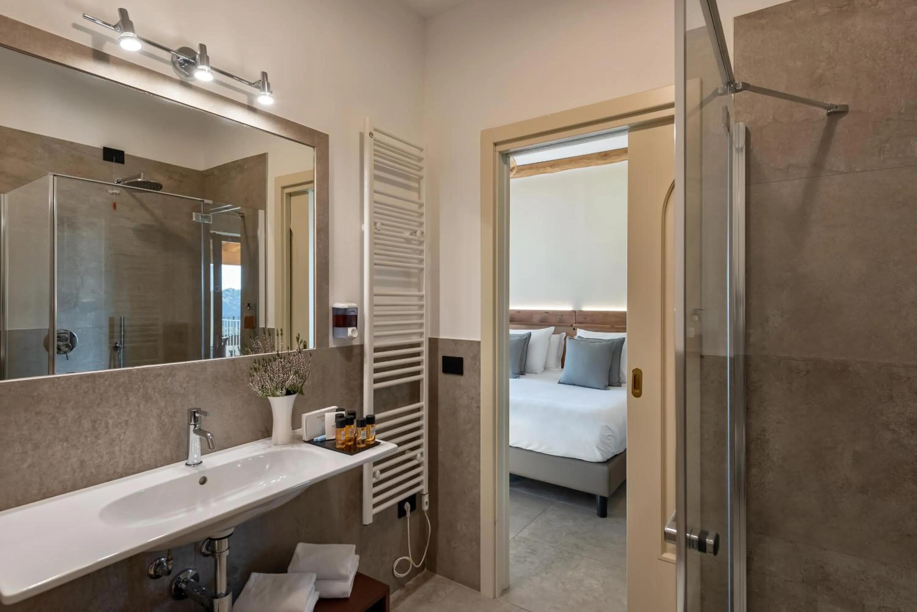 Bathroom, Bed in Sporting Hotel San Felice