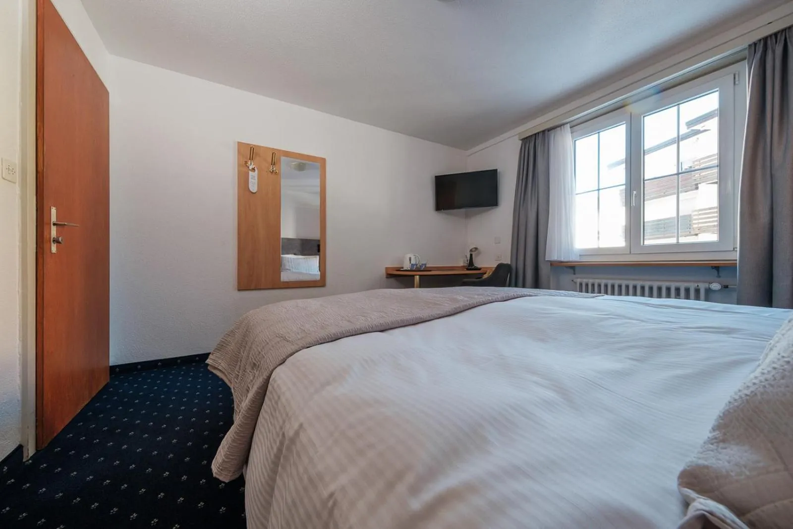 Bedroom, Bed in Hotel Bünda Davos