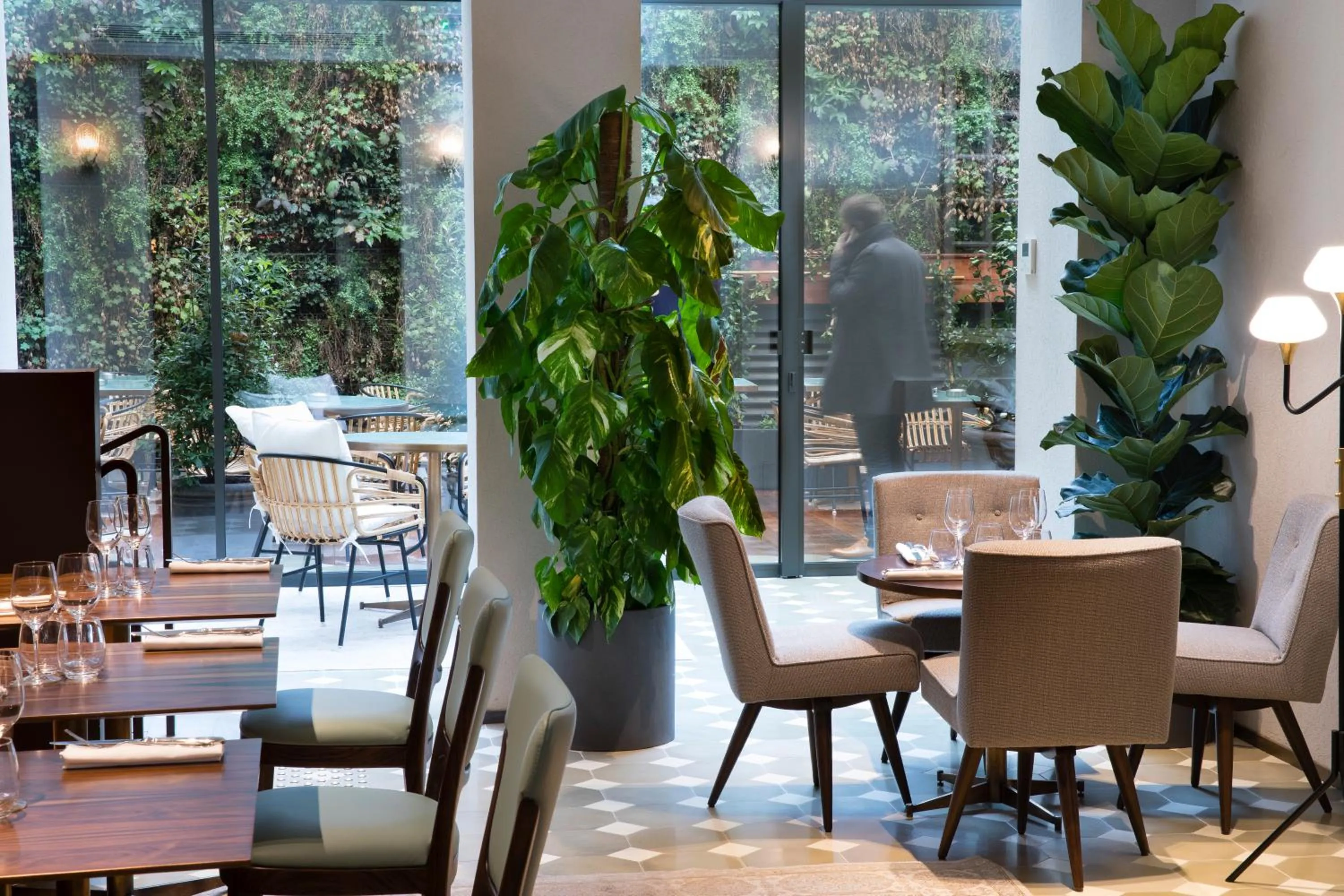 Restaurant/places to eat in Maison Bréguet