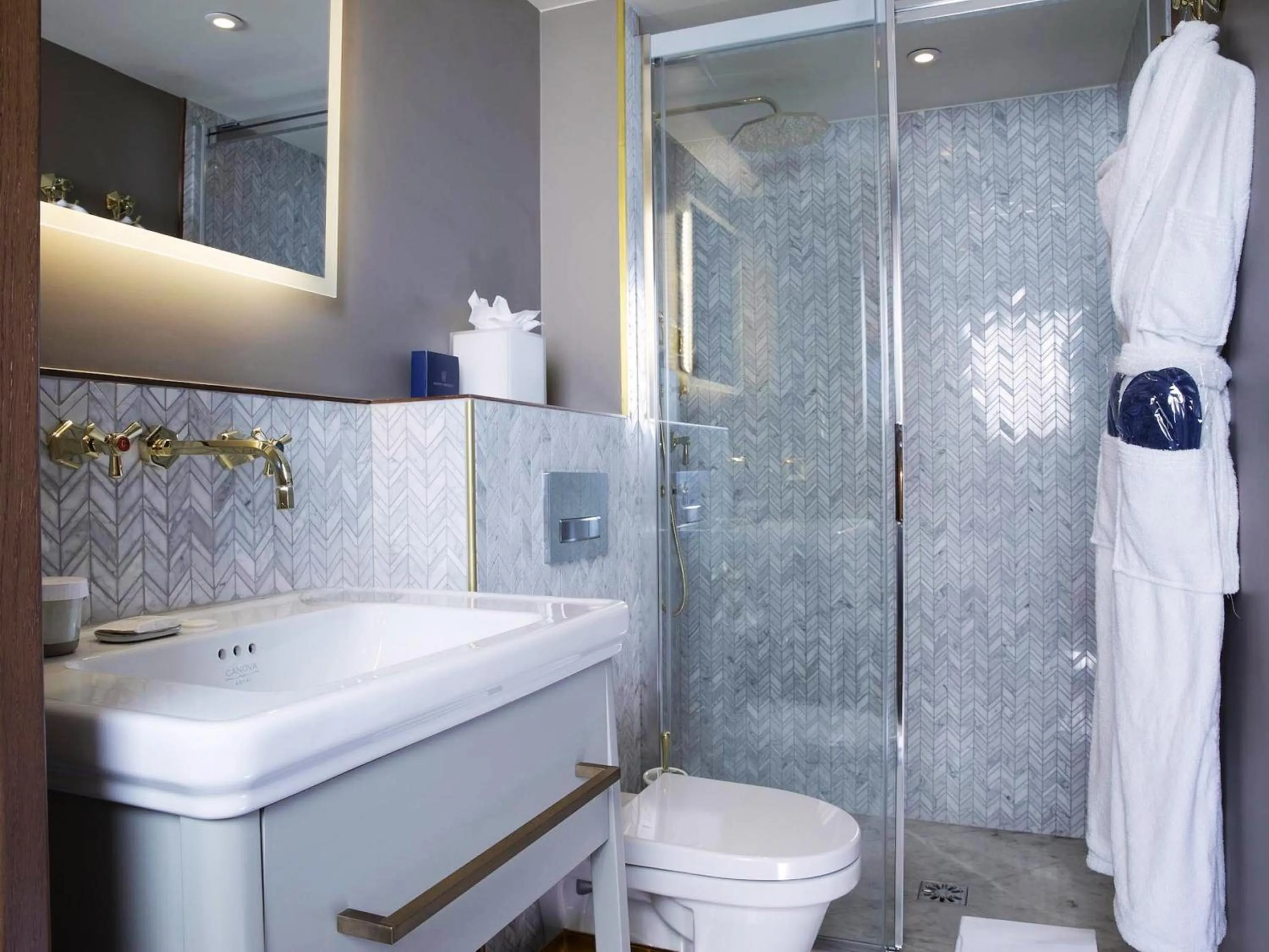 Bathroom in Maison Bréguet