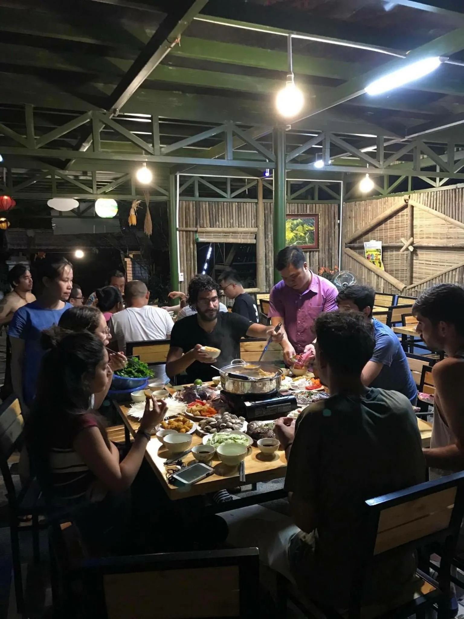 Restaurant/places to eat in Green Hill Hostel & Tour