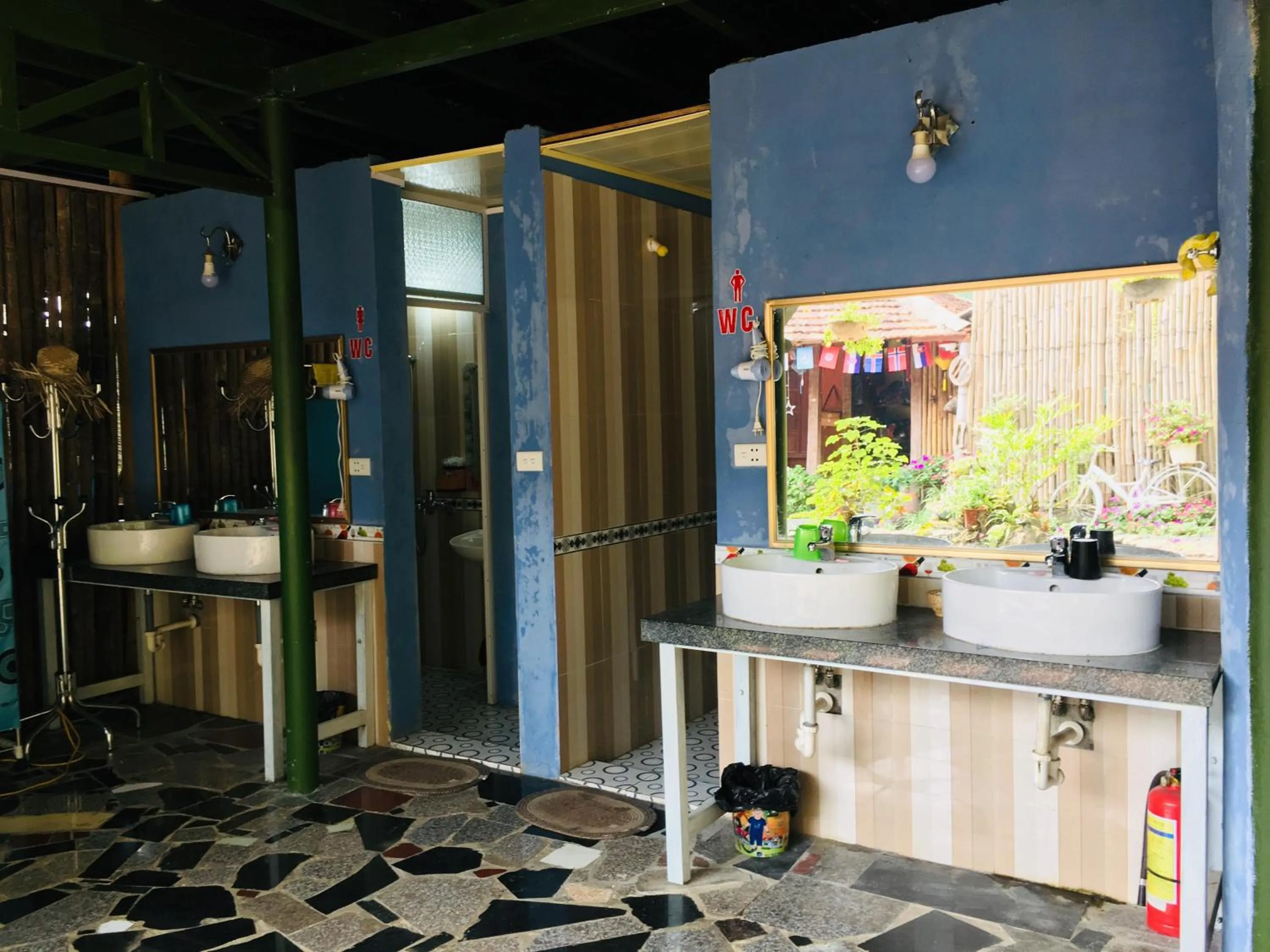 Bathroom in Green Hill Hostel & Tour