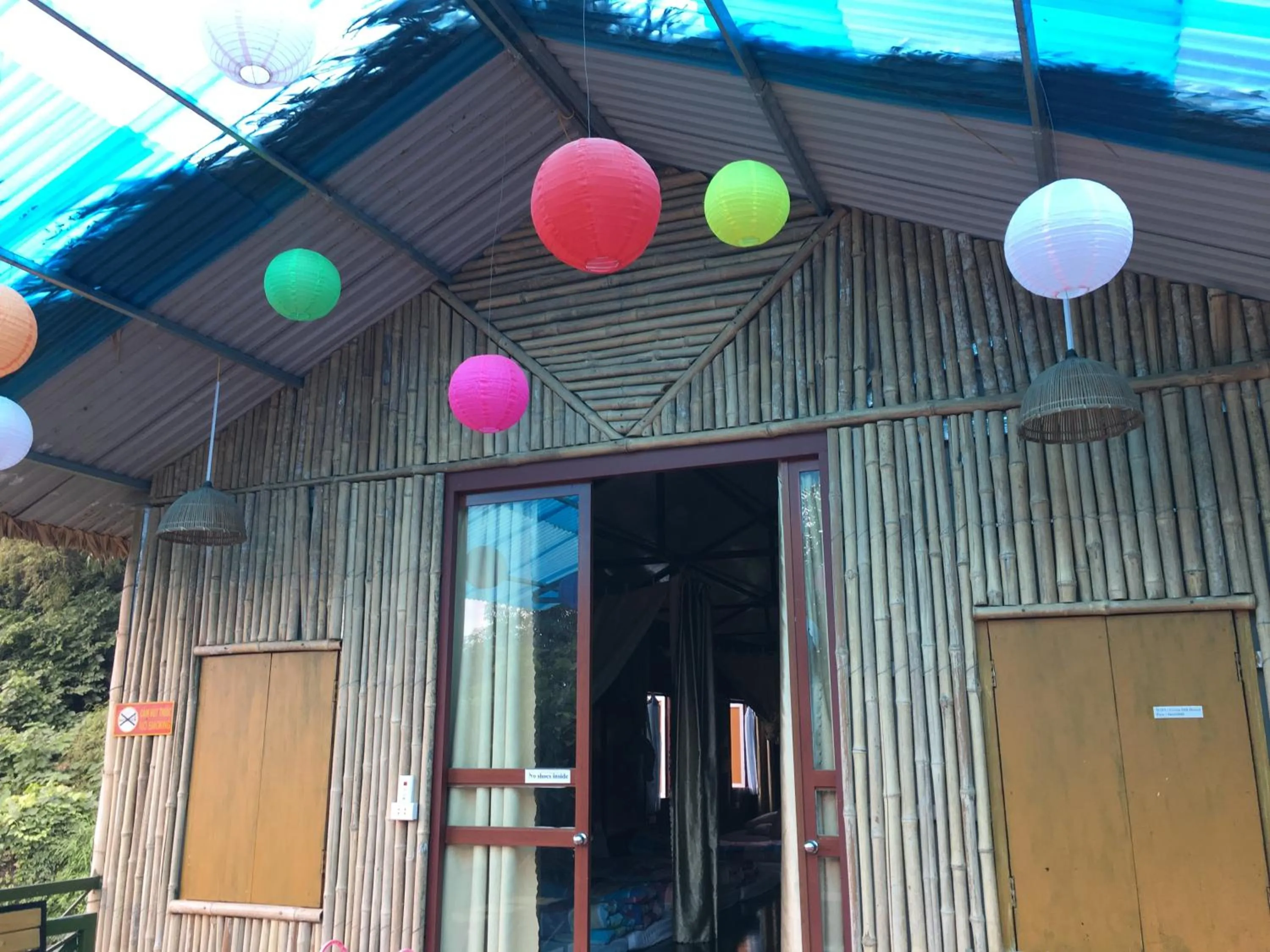 Patio in Green Hill Hostel & Tour