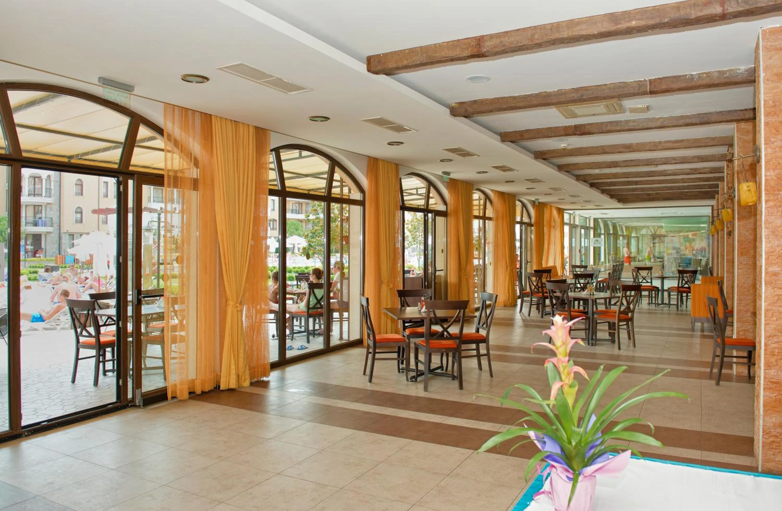 Restaurant/places to eat in Royal Sun Apartments