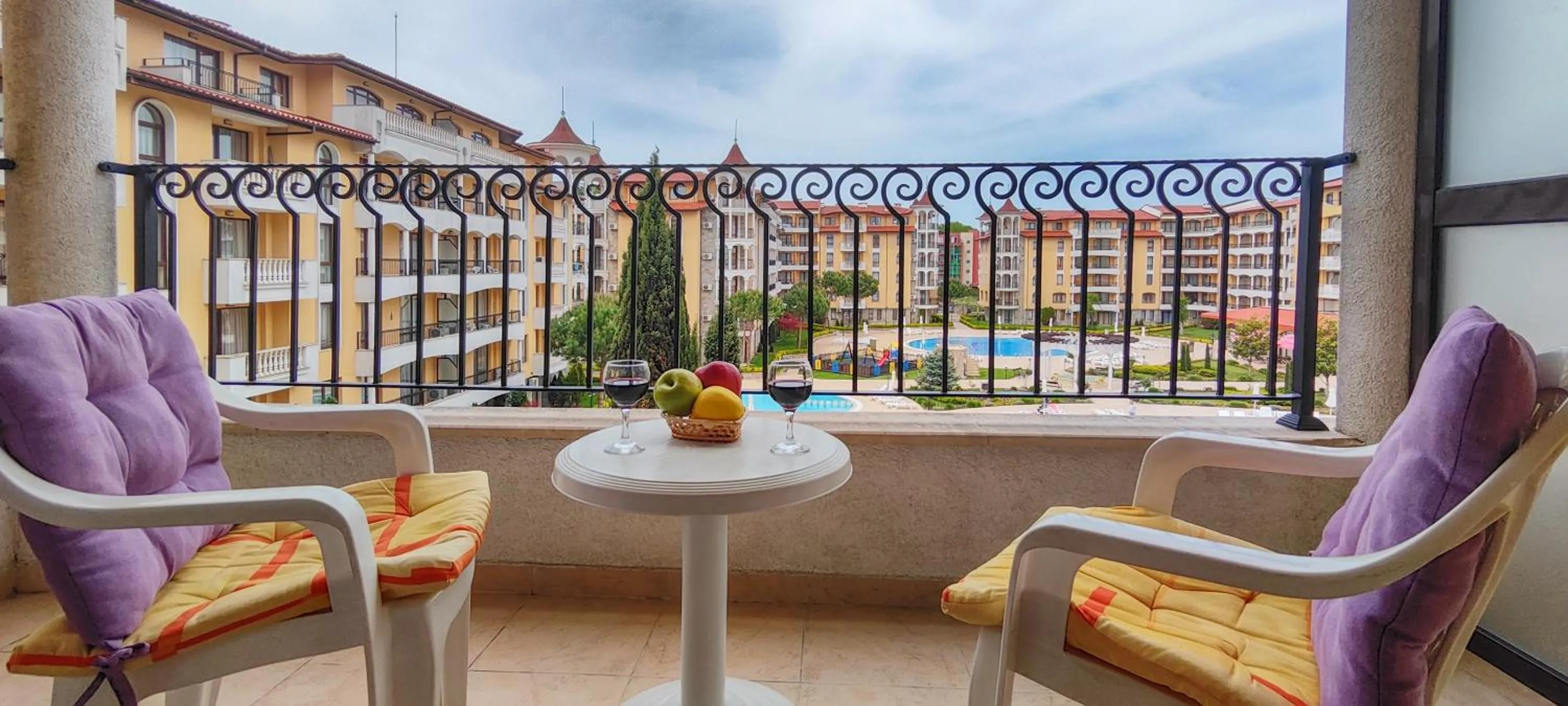 Balcony/Terrace in Royal Sun Apartments
