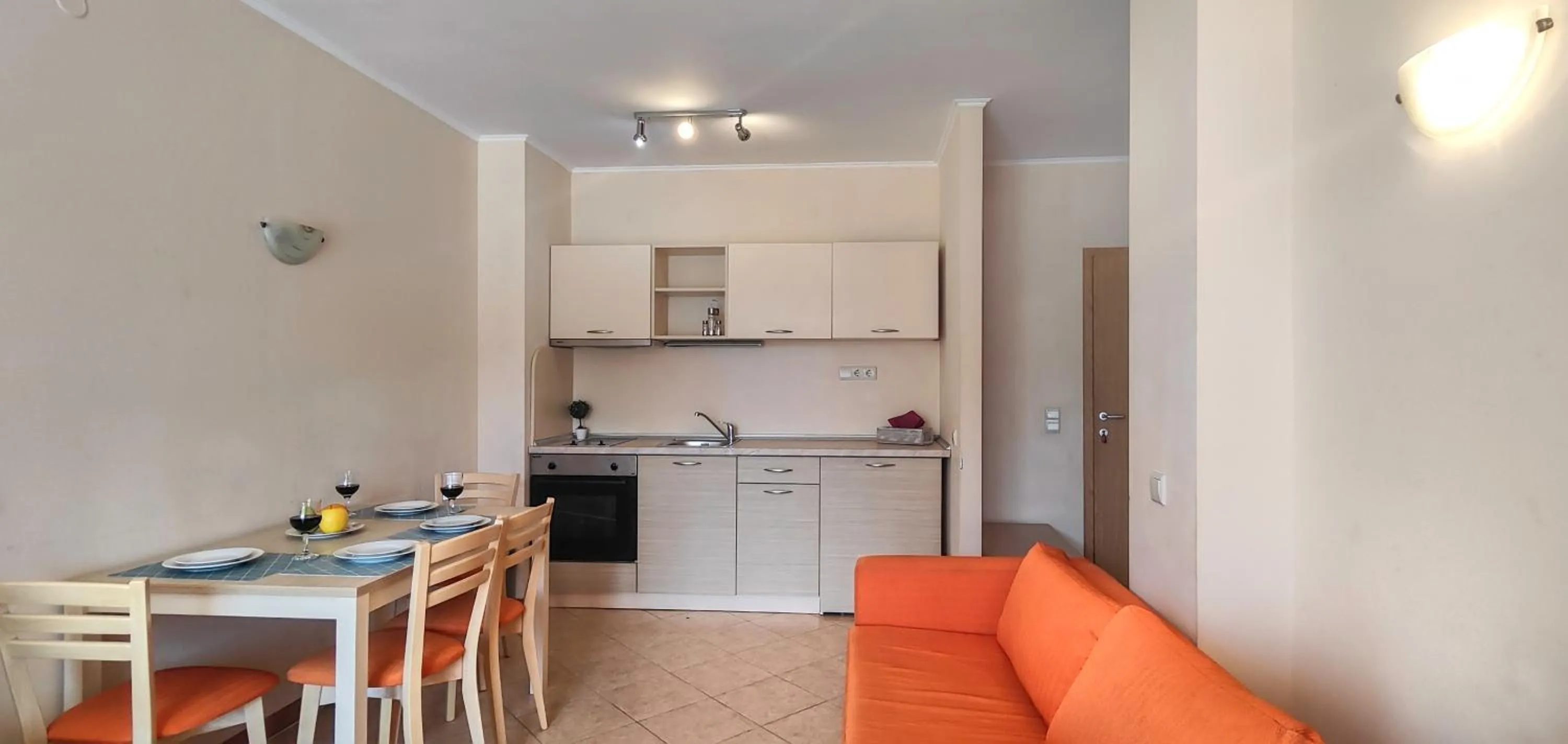 Kitchen or kitchenette in Royal Sun Apartments