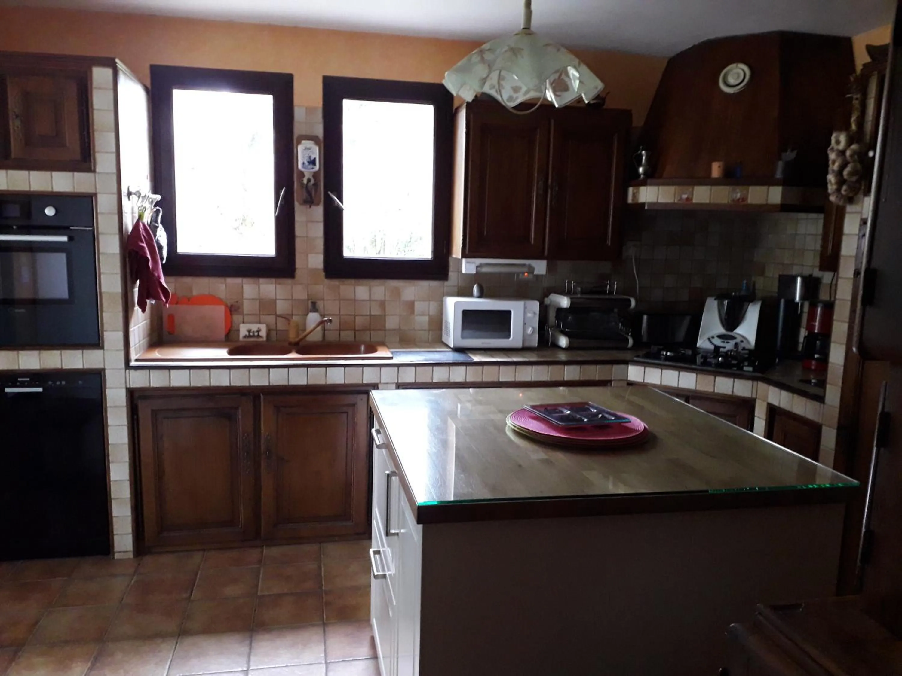 Communal kitchen in Villa Gazounette