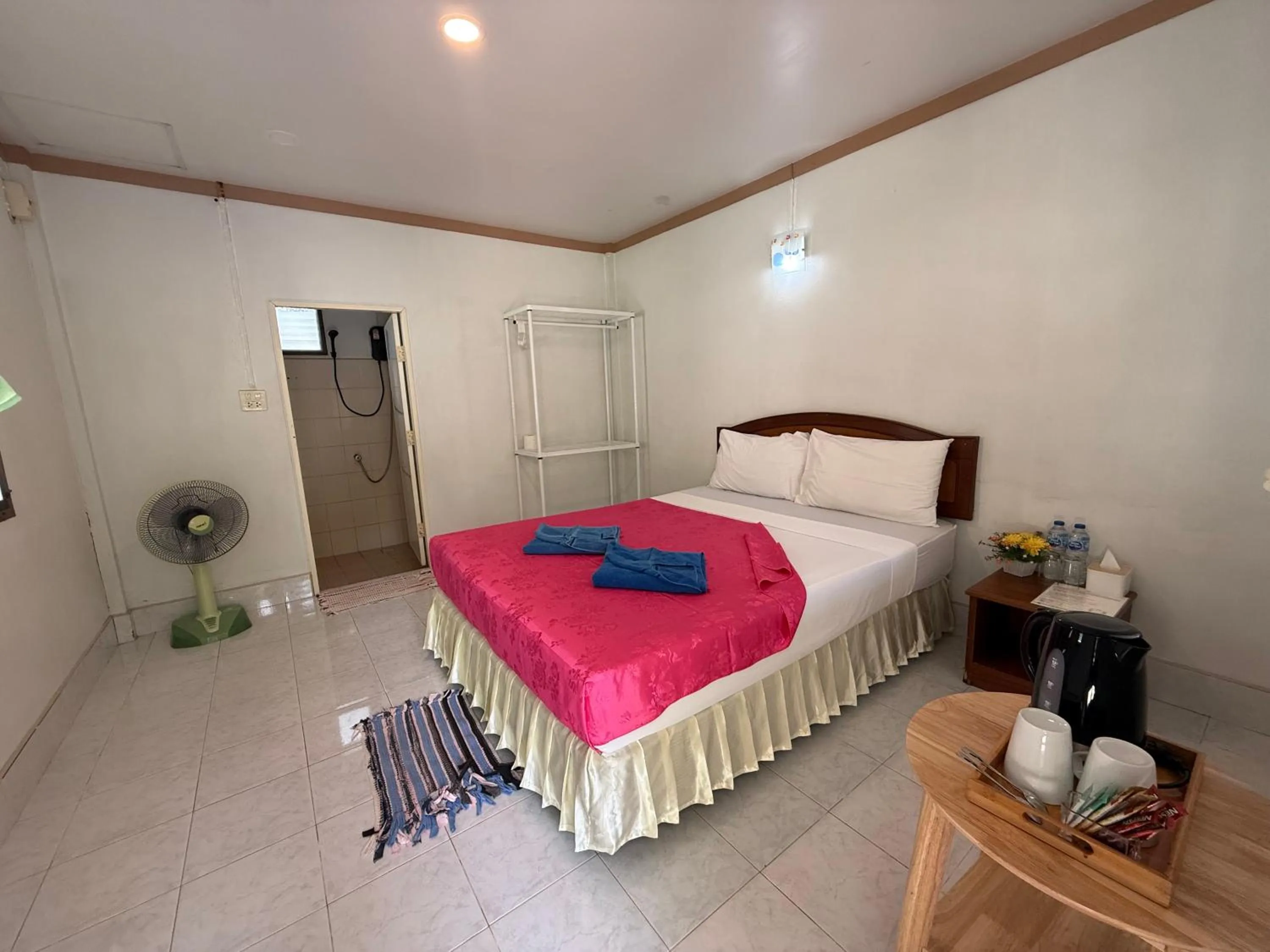 Bathroom, Bed in Season Bungalow