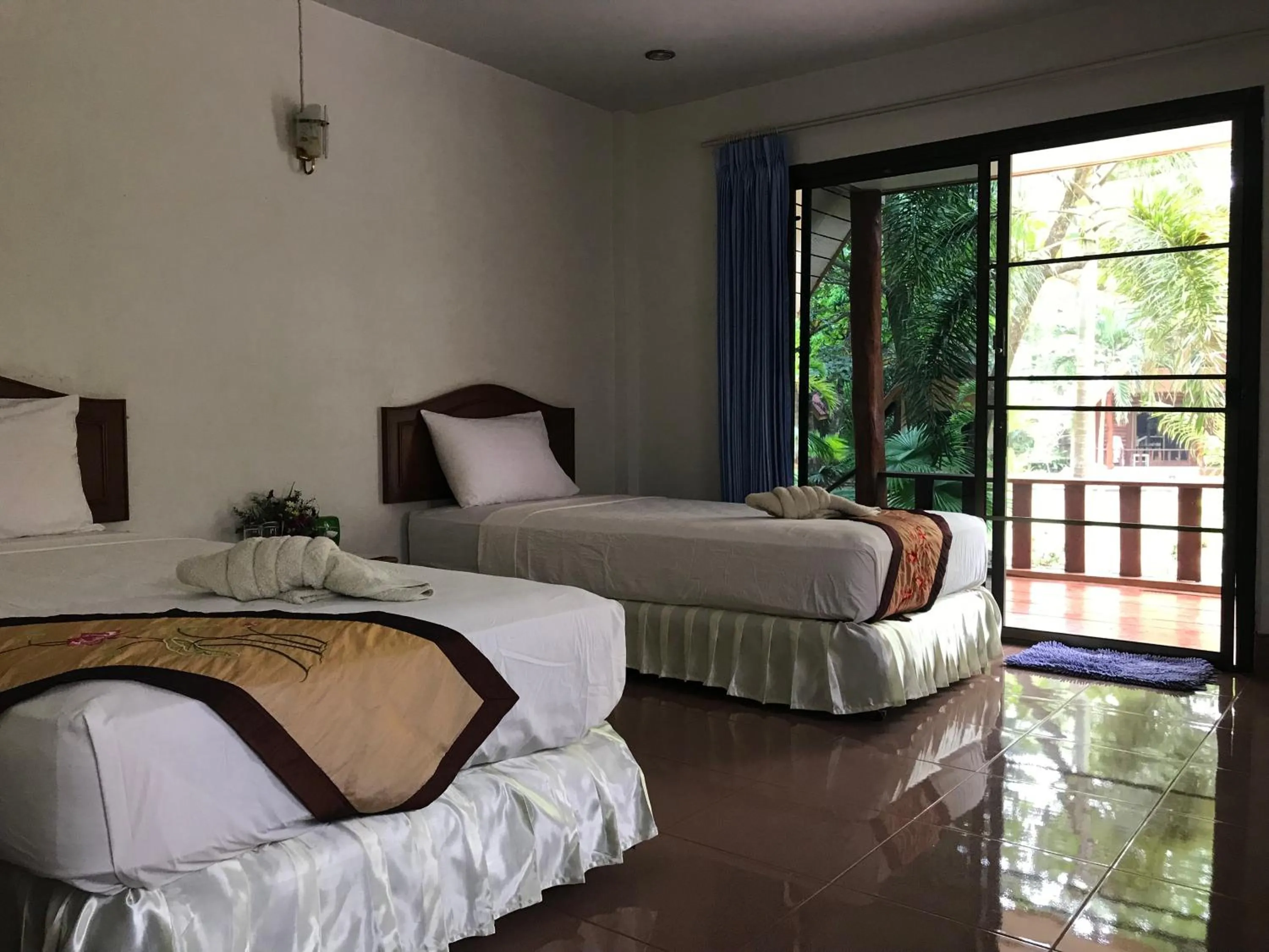 Bedroom, Bed in Season Bungalow