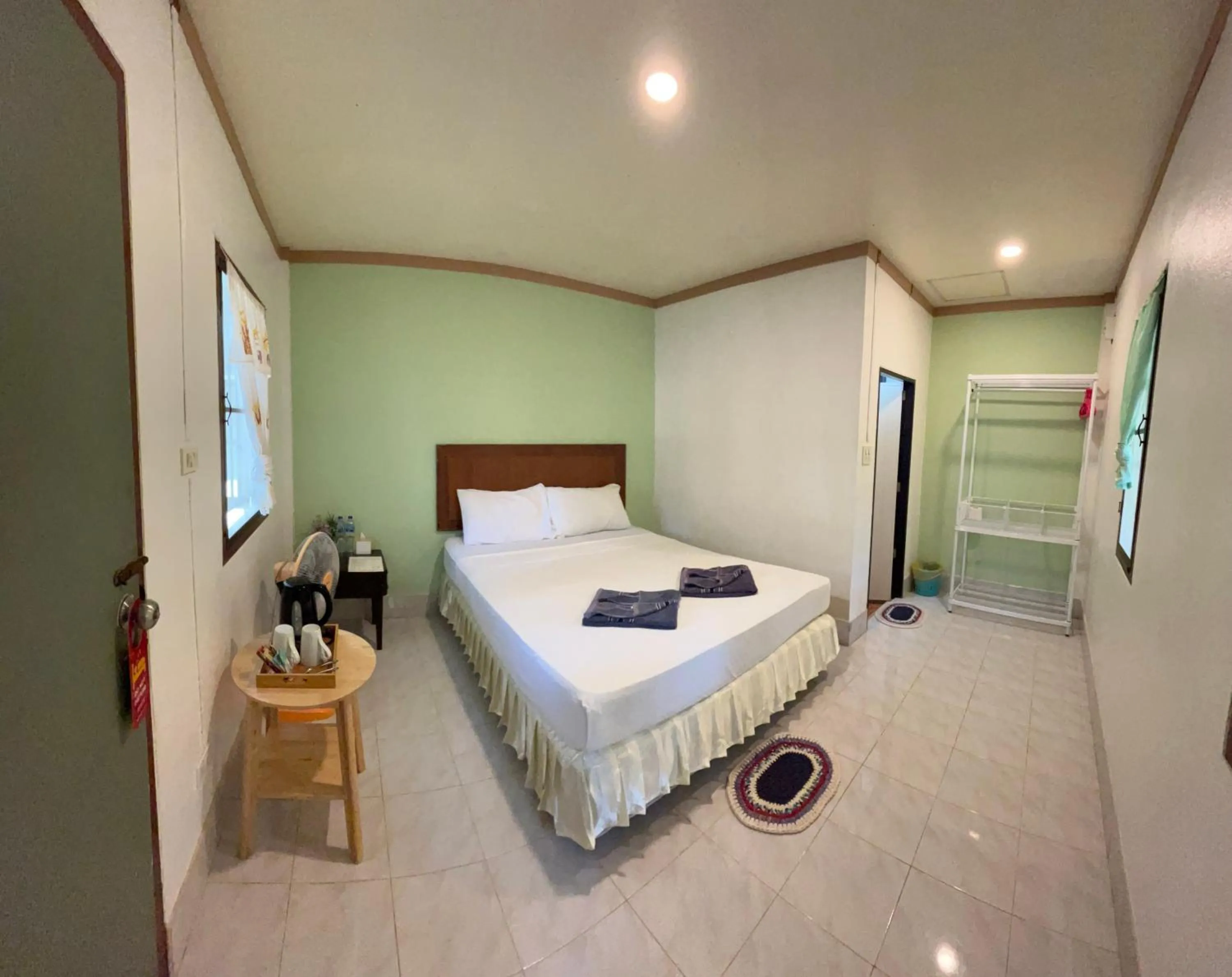 Bathroom, Bed in Season Bungalow