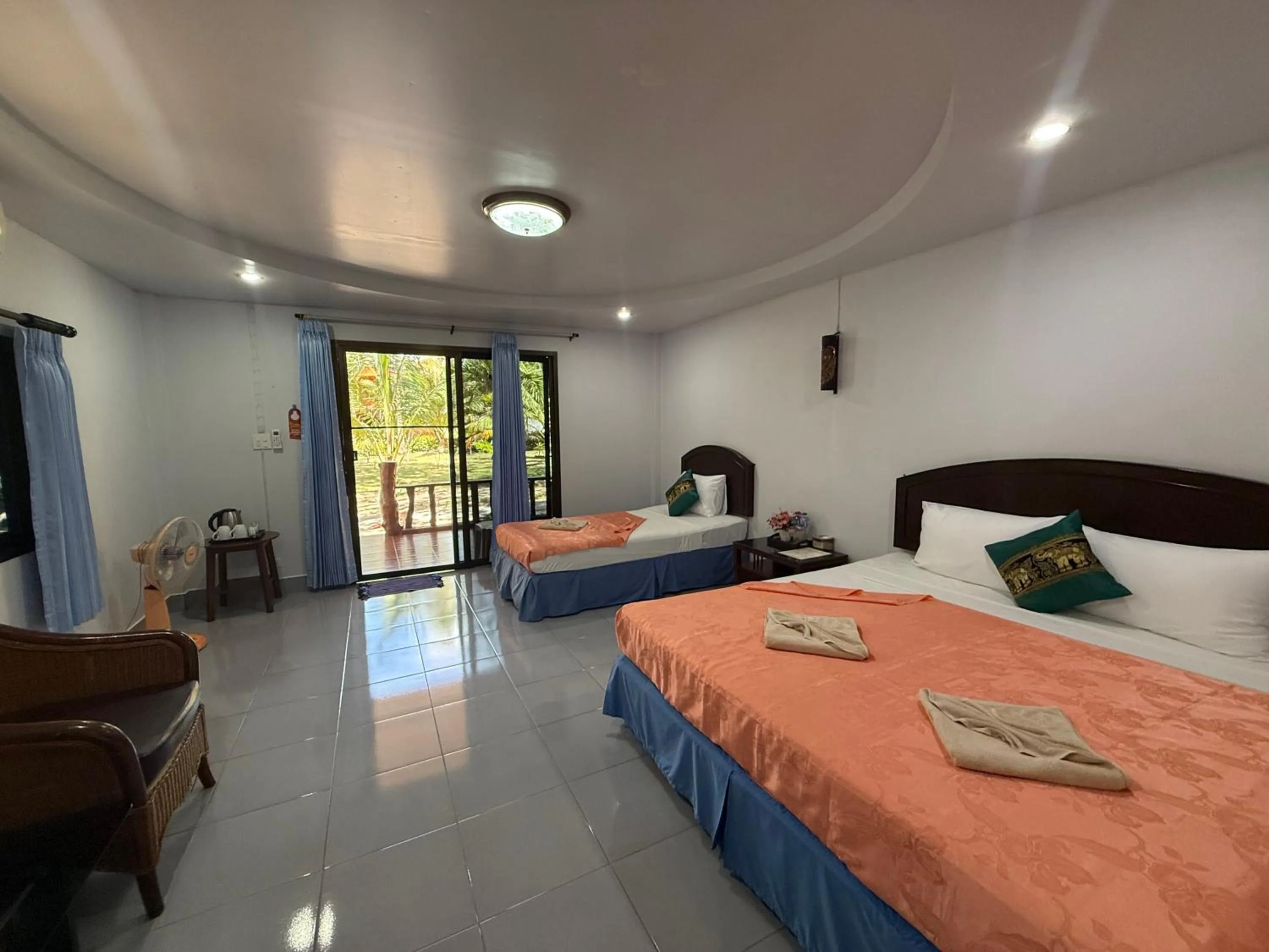 Bedroom, Bed in Season Bungalow