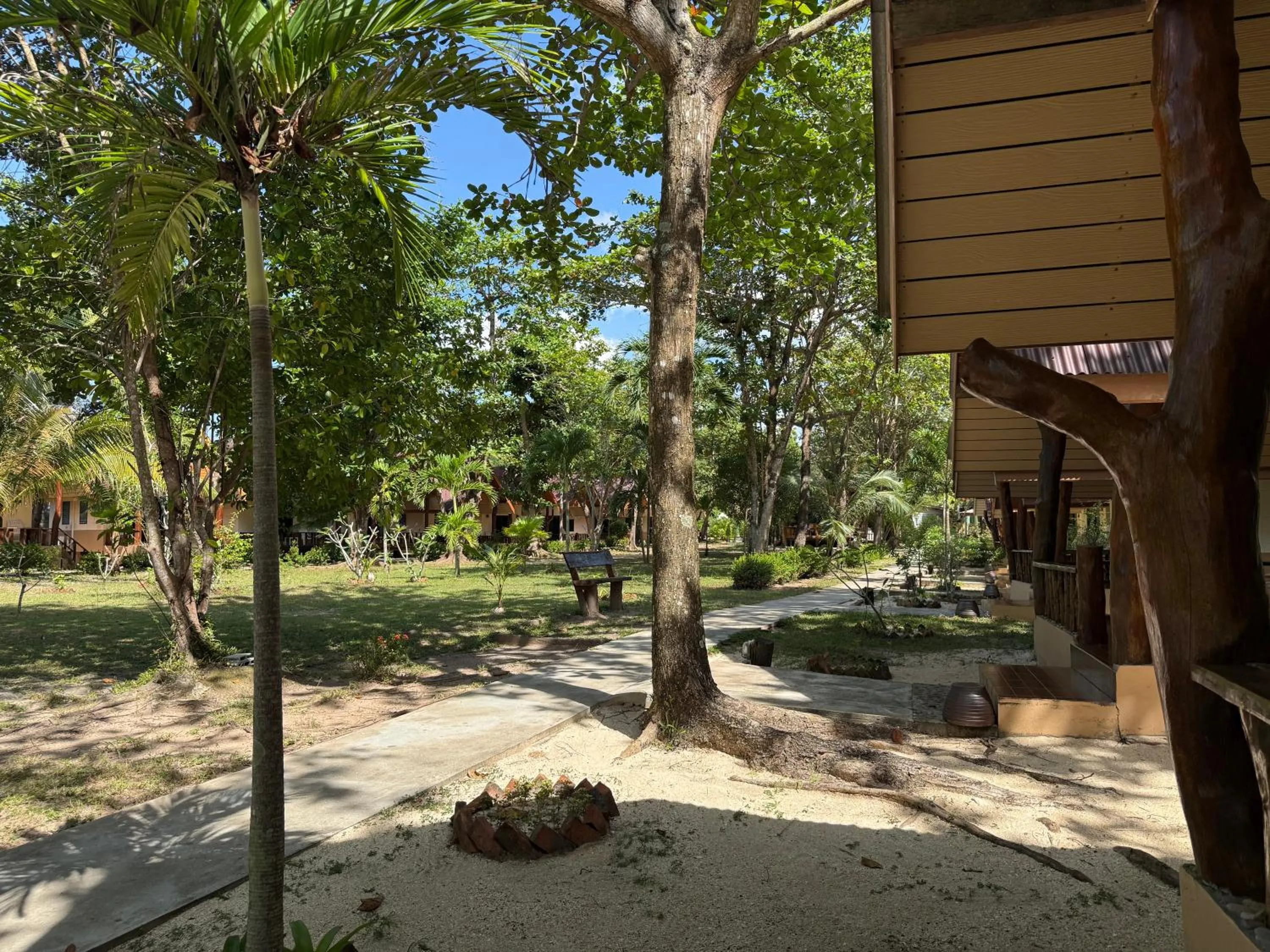 Garden view in Season Bungalow