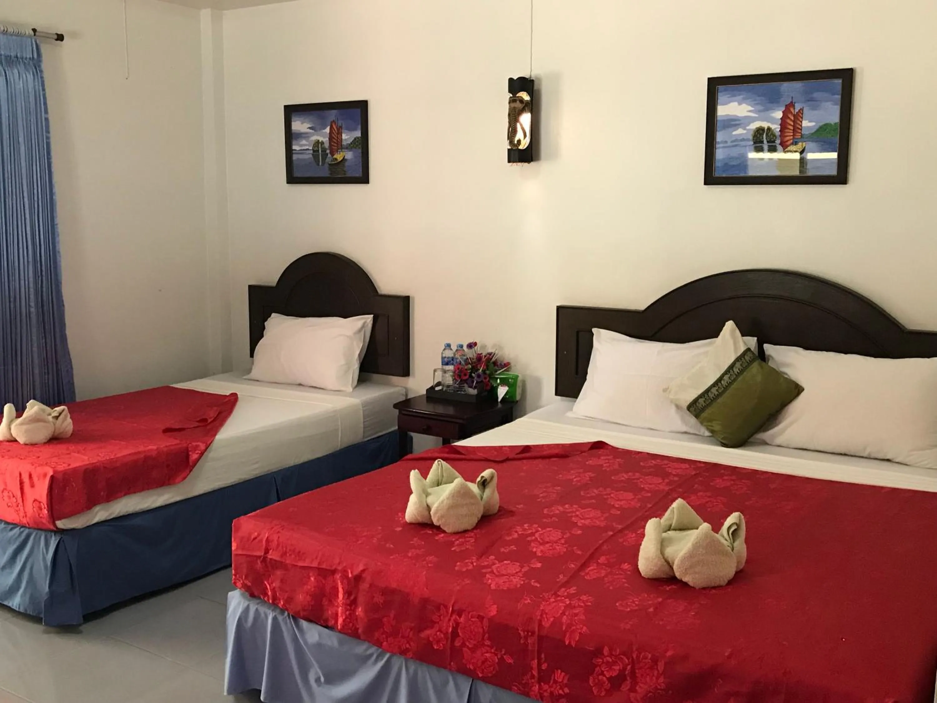 Bedroom, Bed in Season Bungalow