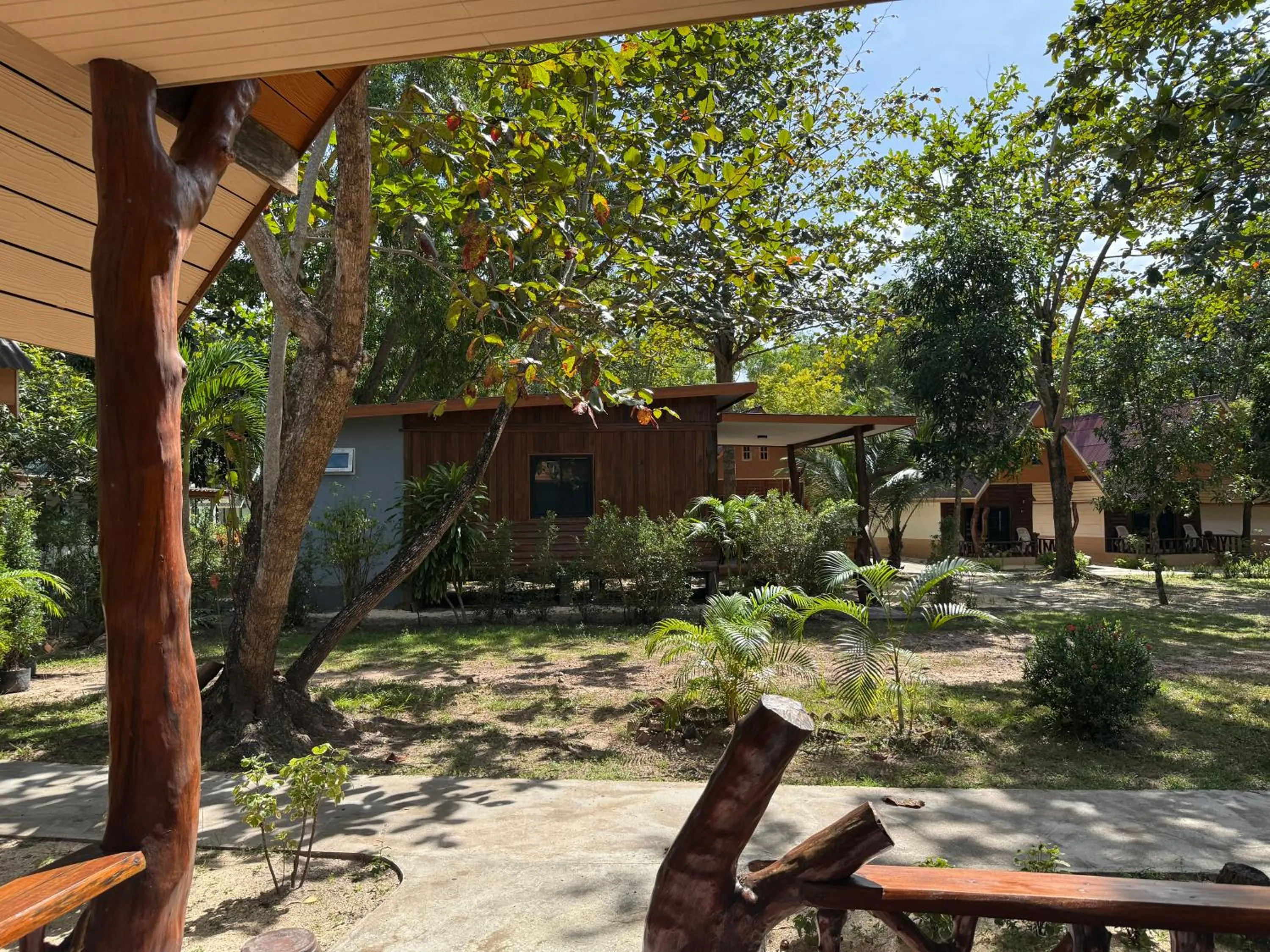 Garden view in Season Bungalow