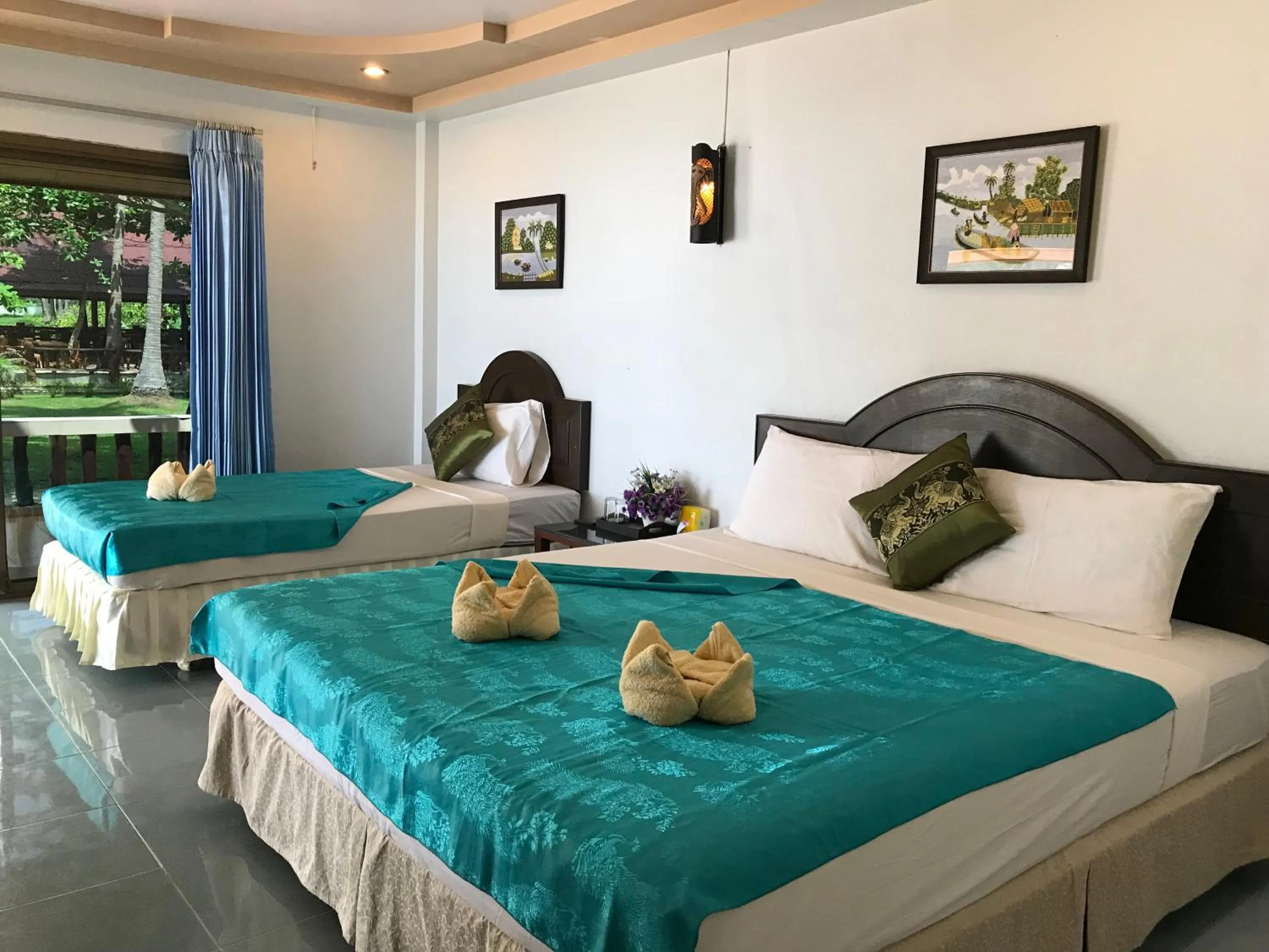 Bedroom, Bed in Season Bungalow