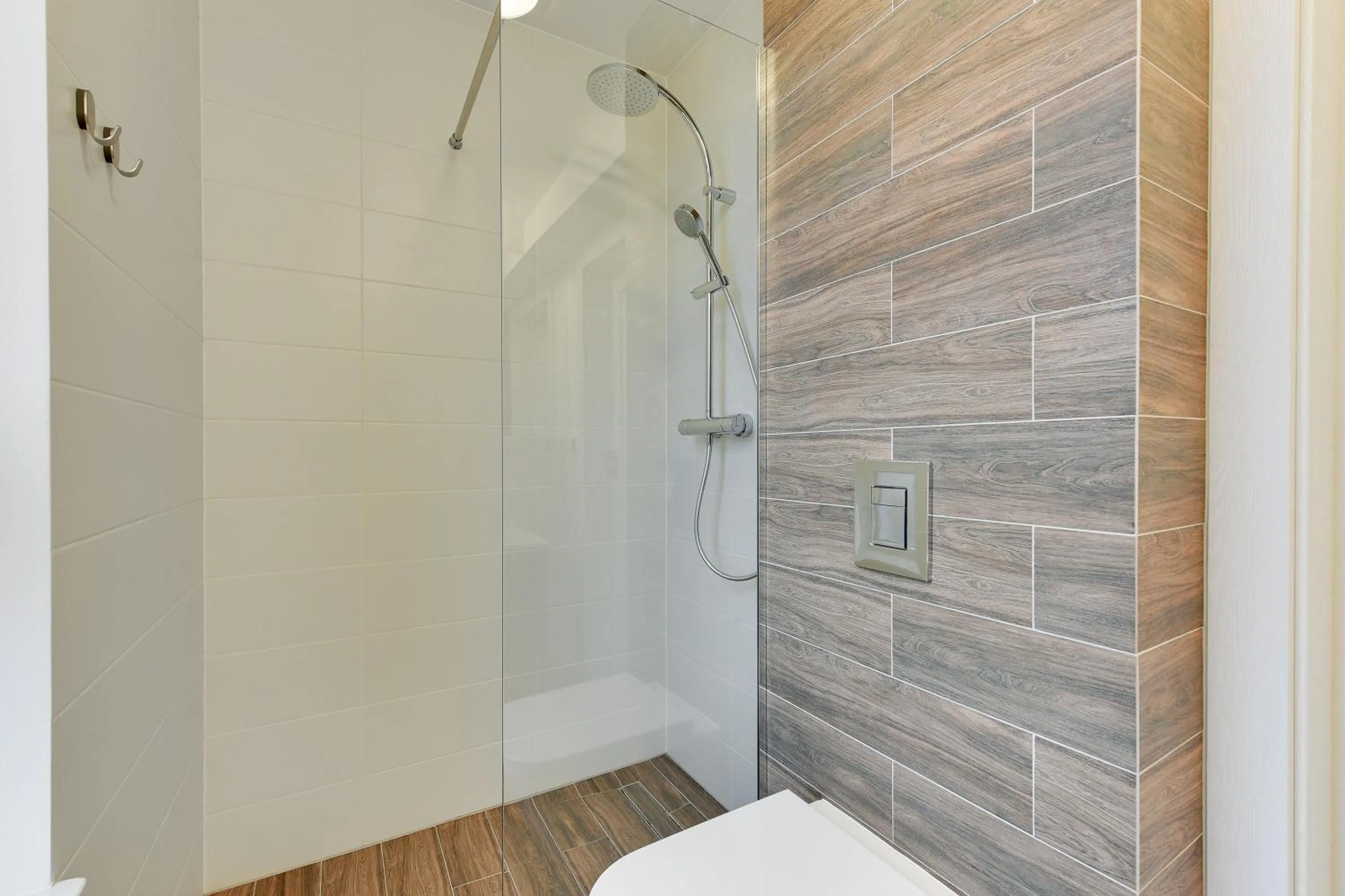 Shower in Chrobry Apartamenty Gdańsk Grodzka 10