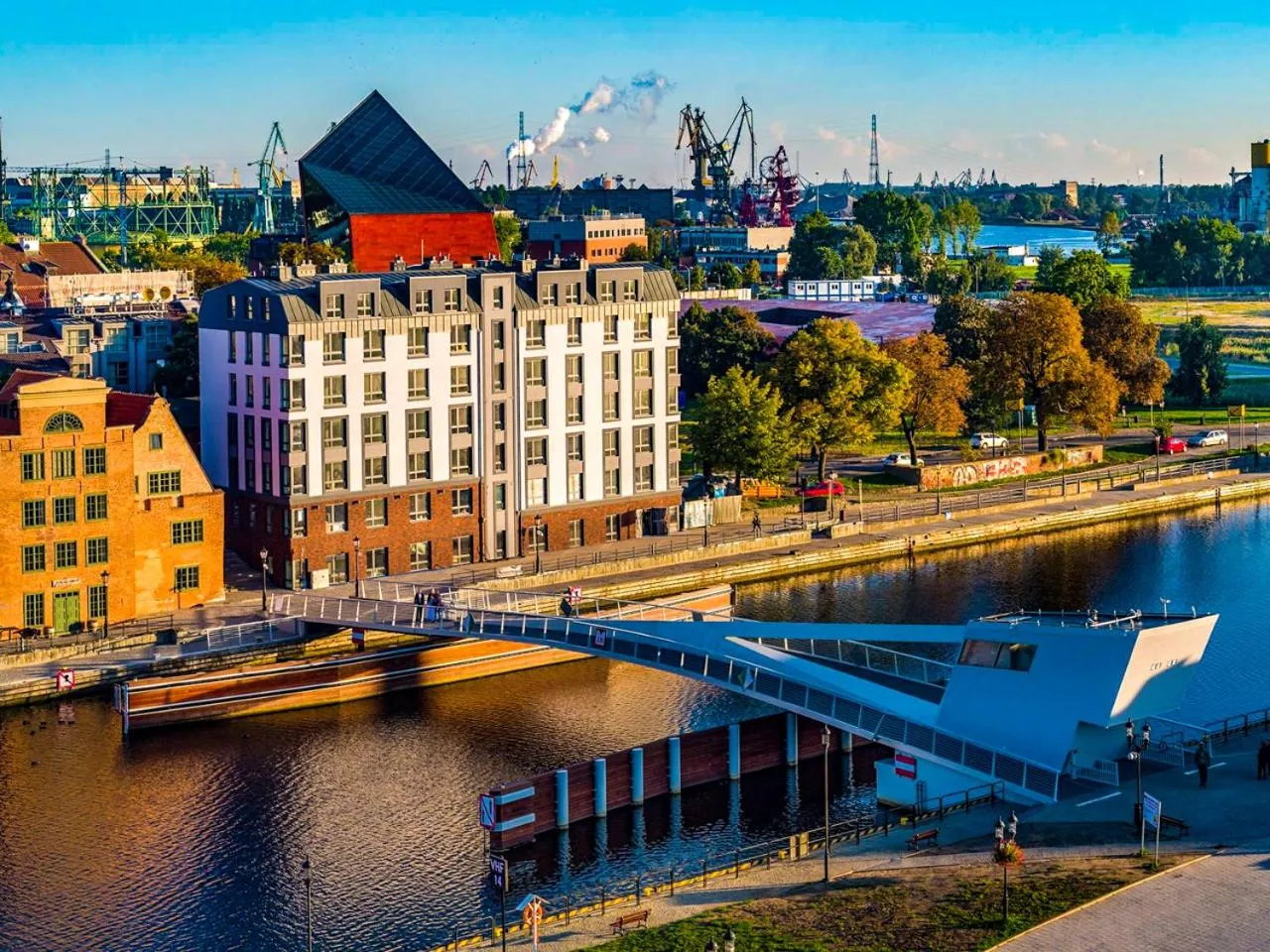 Property building in Chrobry Apartamenty Gdańsk Grodzka 10