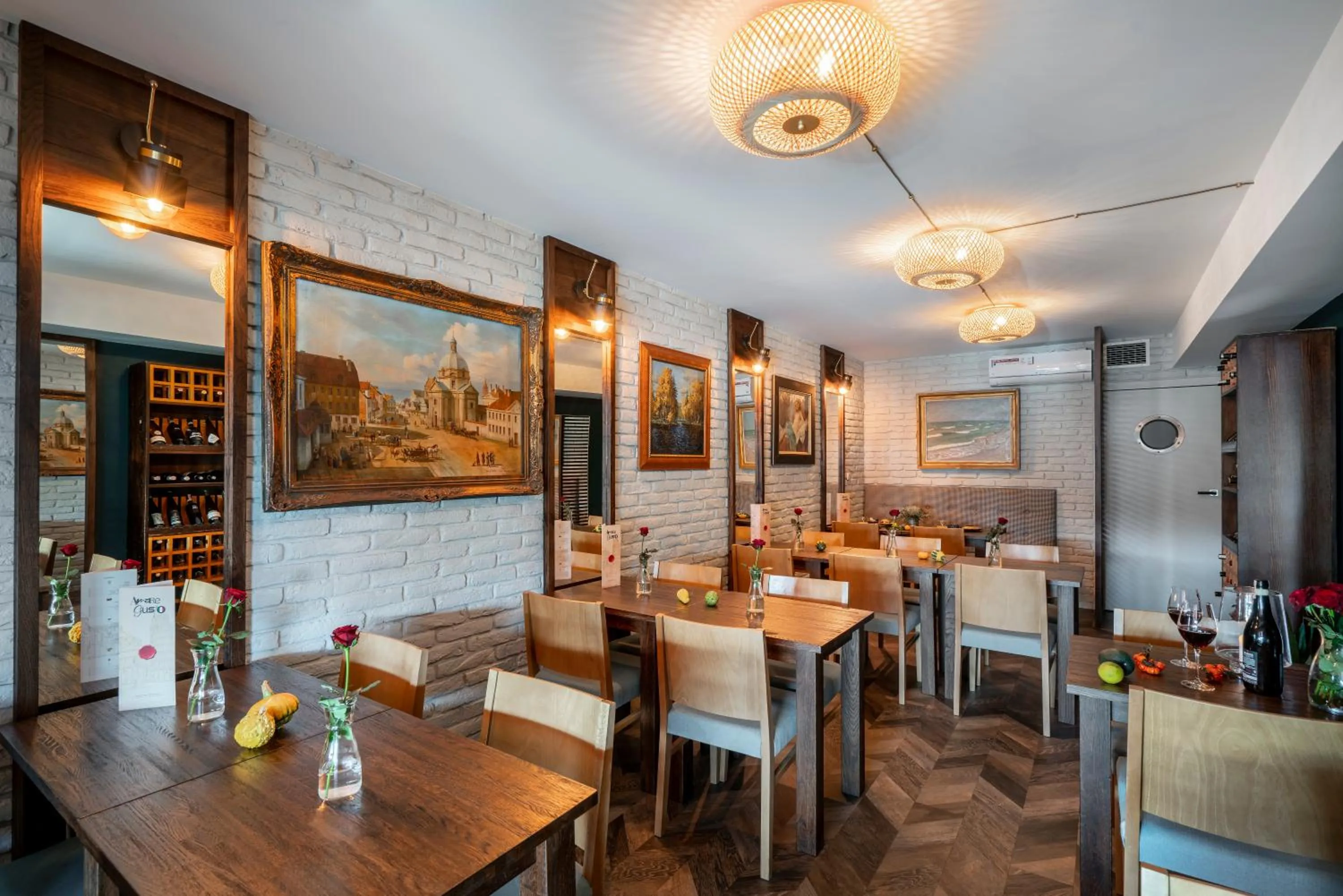 Restaurant/places to eat in Chrobry Apartamenty Gdańsk Grodzka 10