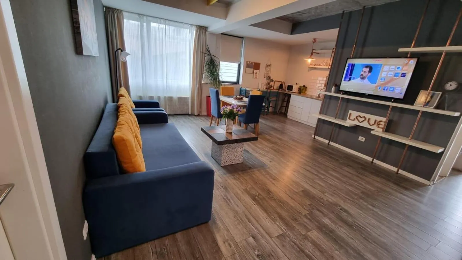 Communal lounge/ TV room in Teodoroiu nr. 5