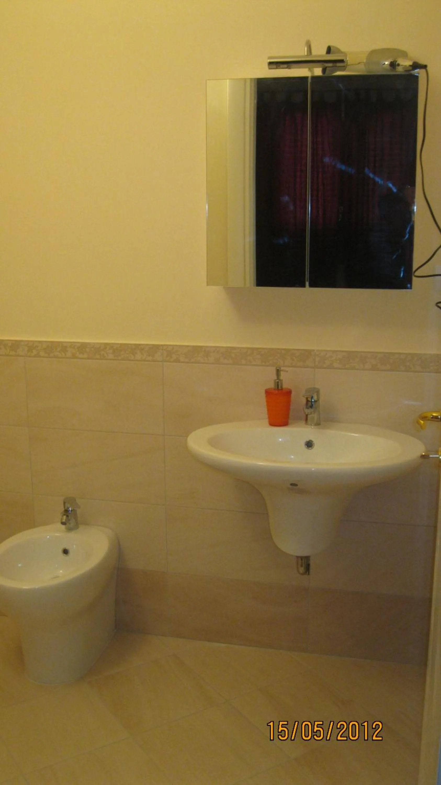 Bathroom in AFFITTACAMERE La Tartaruga