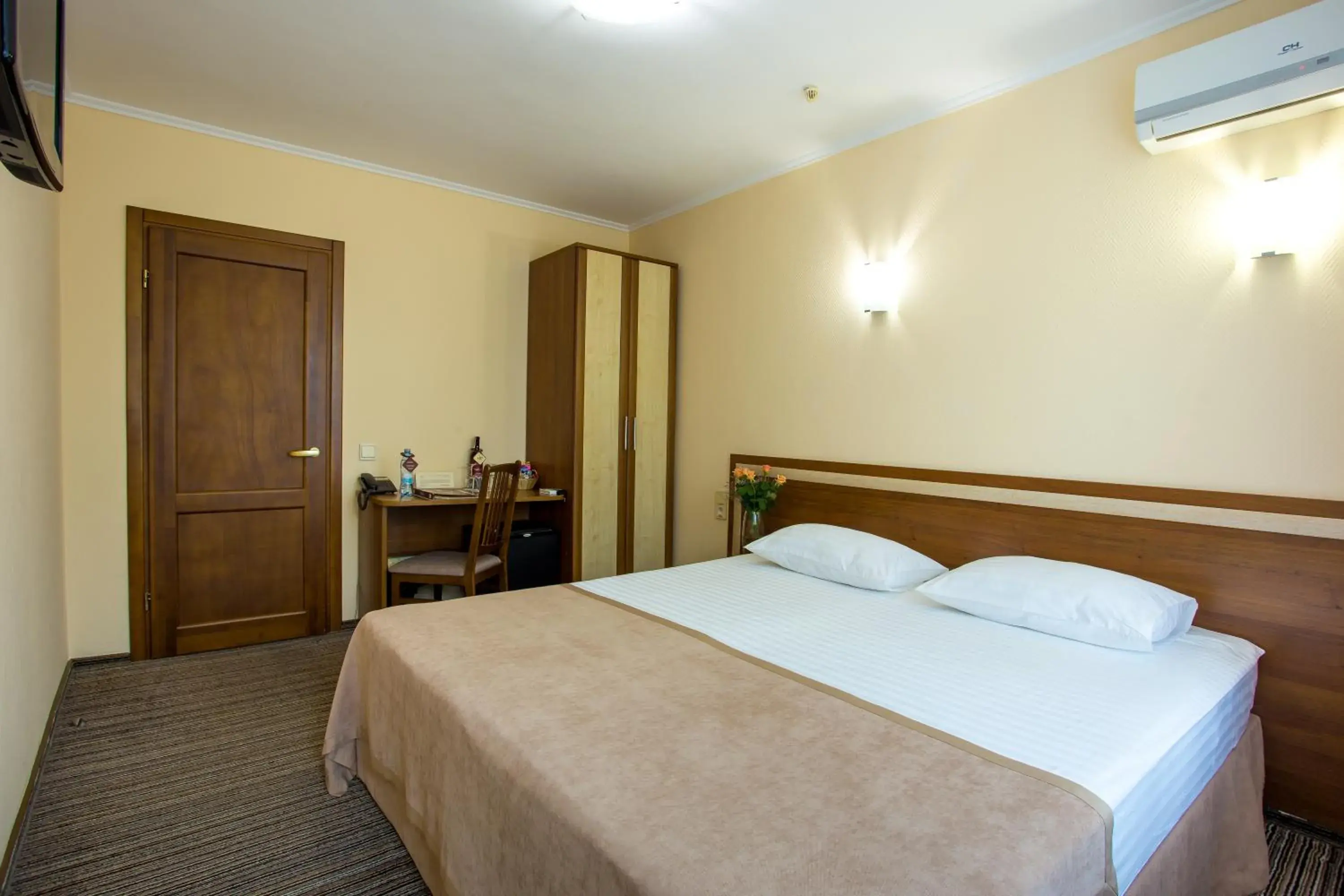 Standard Queen Room - single occupancy in Optima River Mykolaiv Standard Queen Room - single occupancy in Optima River Mykolaiv