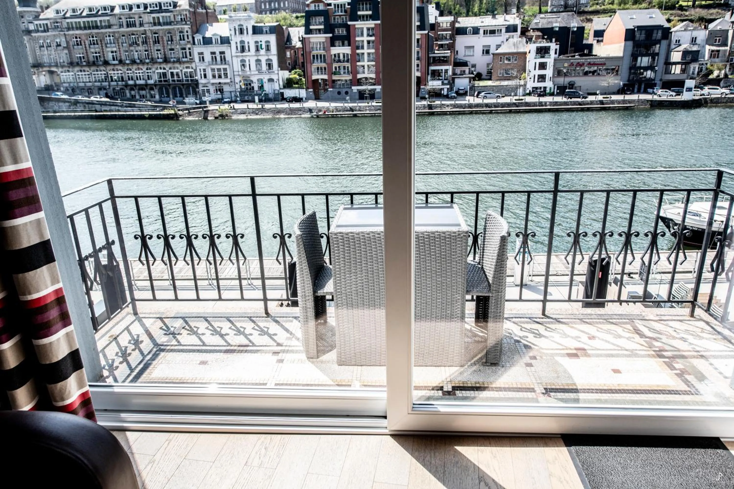 L'Inattendu "sur la croisette" Dinant centre
