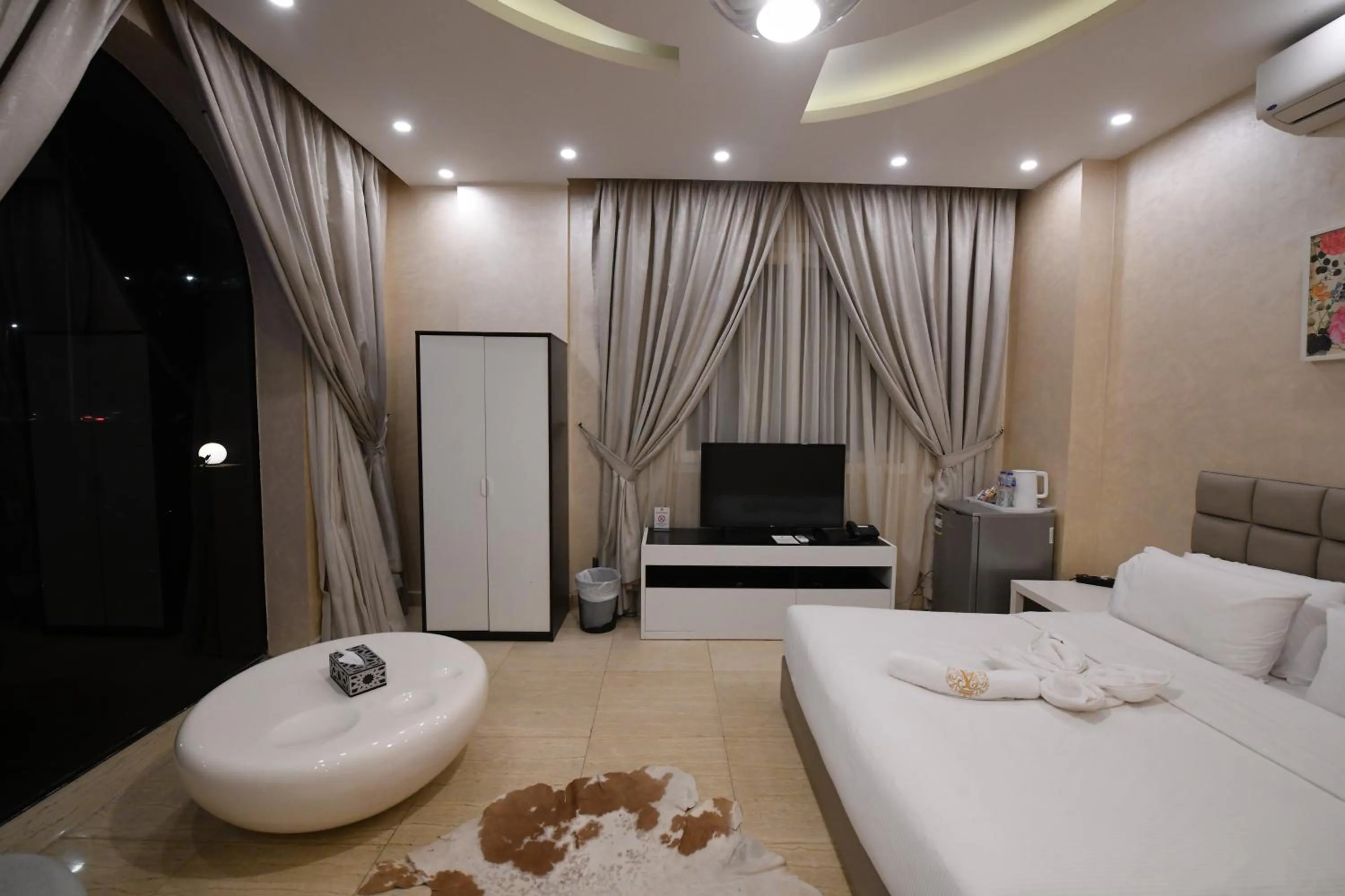 Bed in Arabella Residence