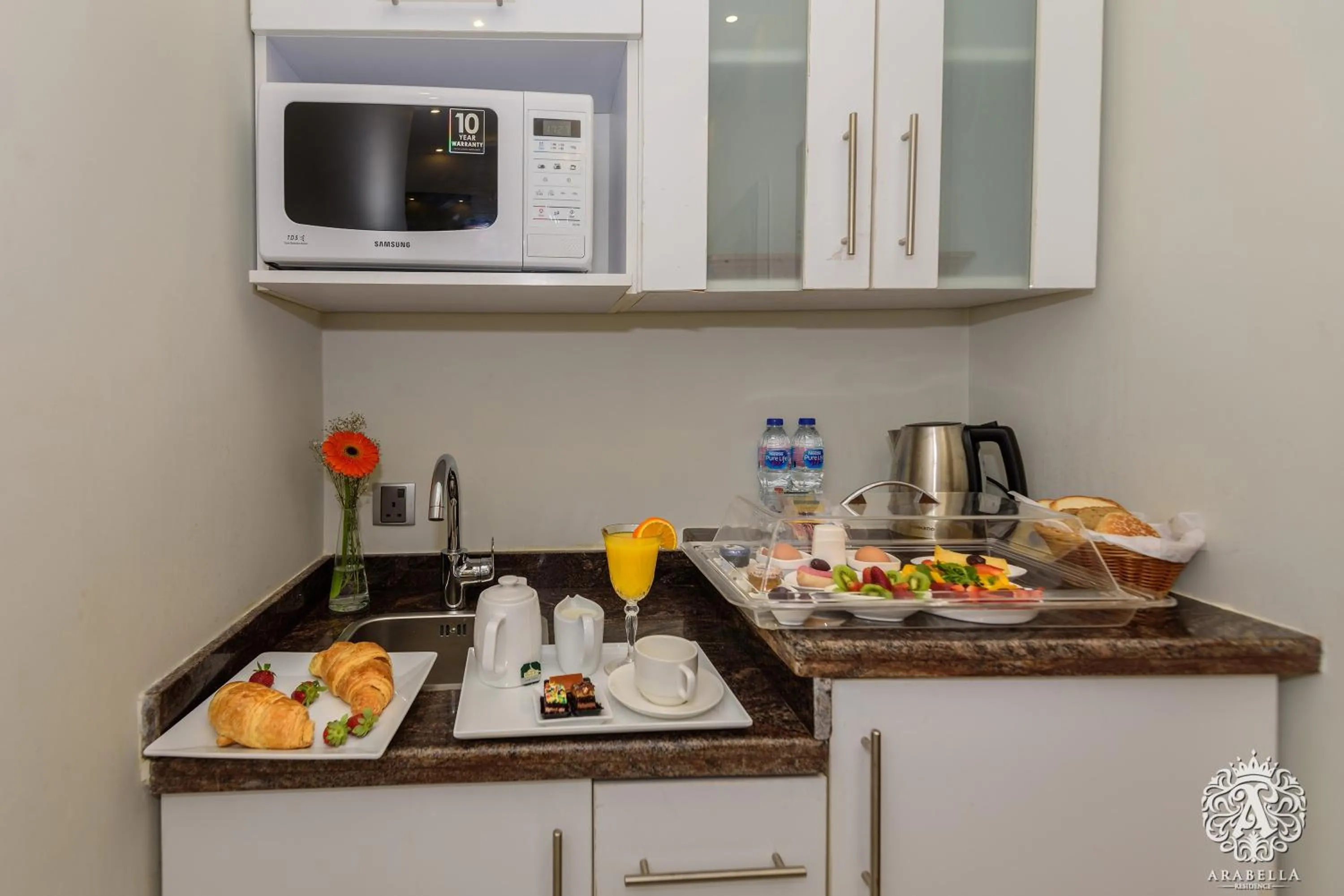 Coffee/tea facilities in Arabella Residence