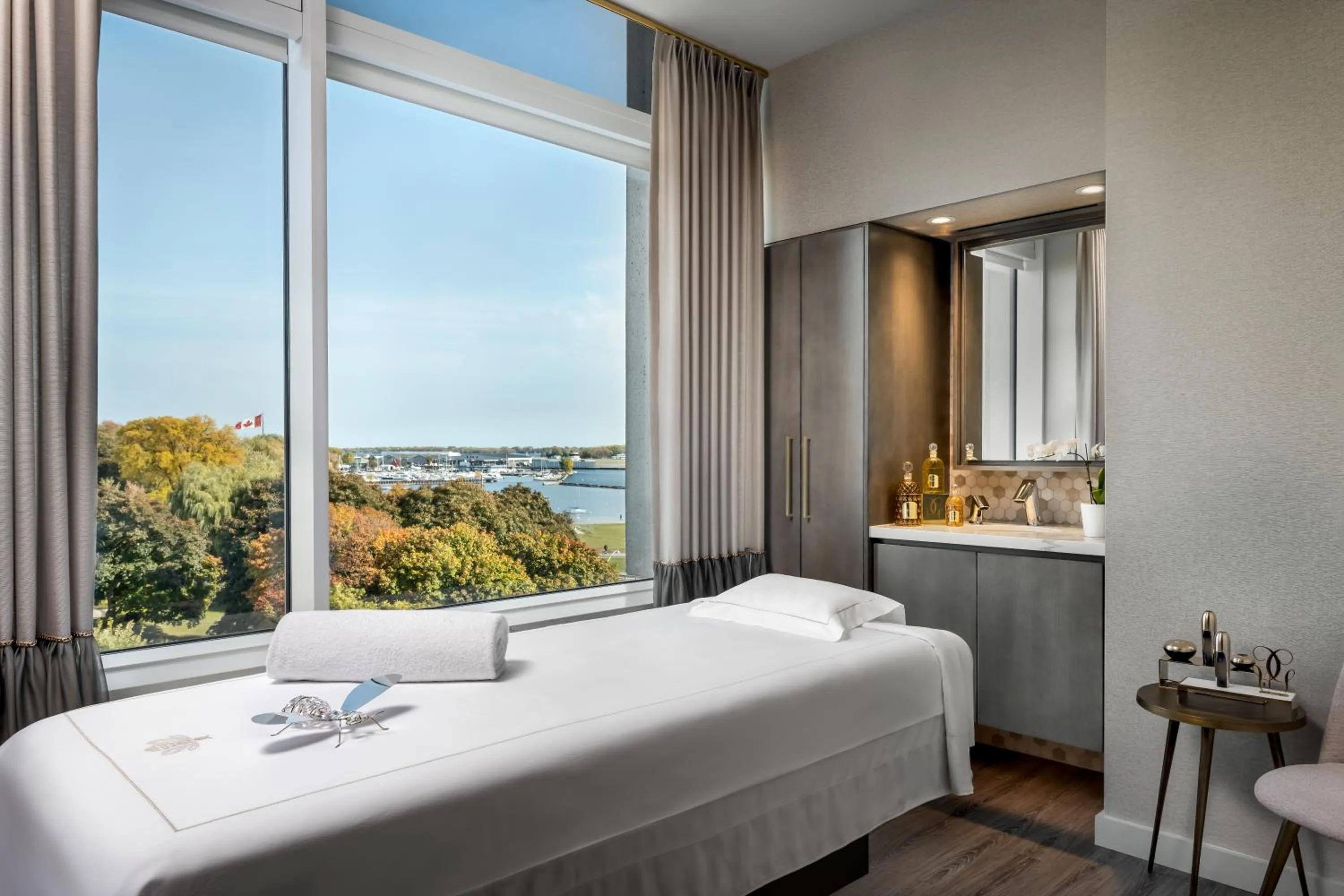 Massage, Bed in Hotel X Toronto, a Destination by Hyatt Hotel