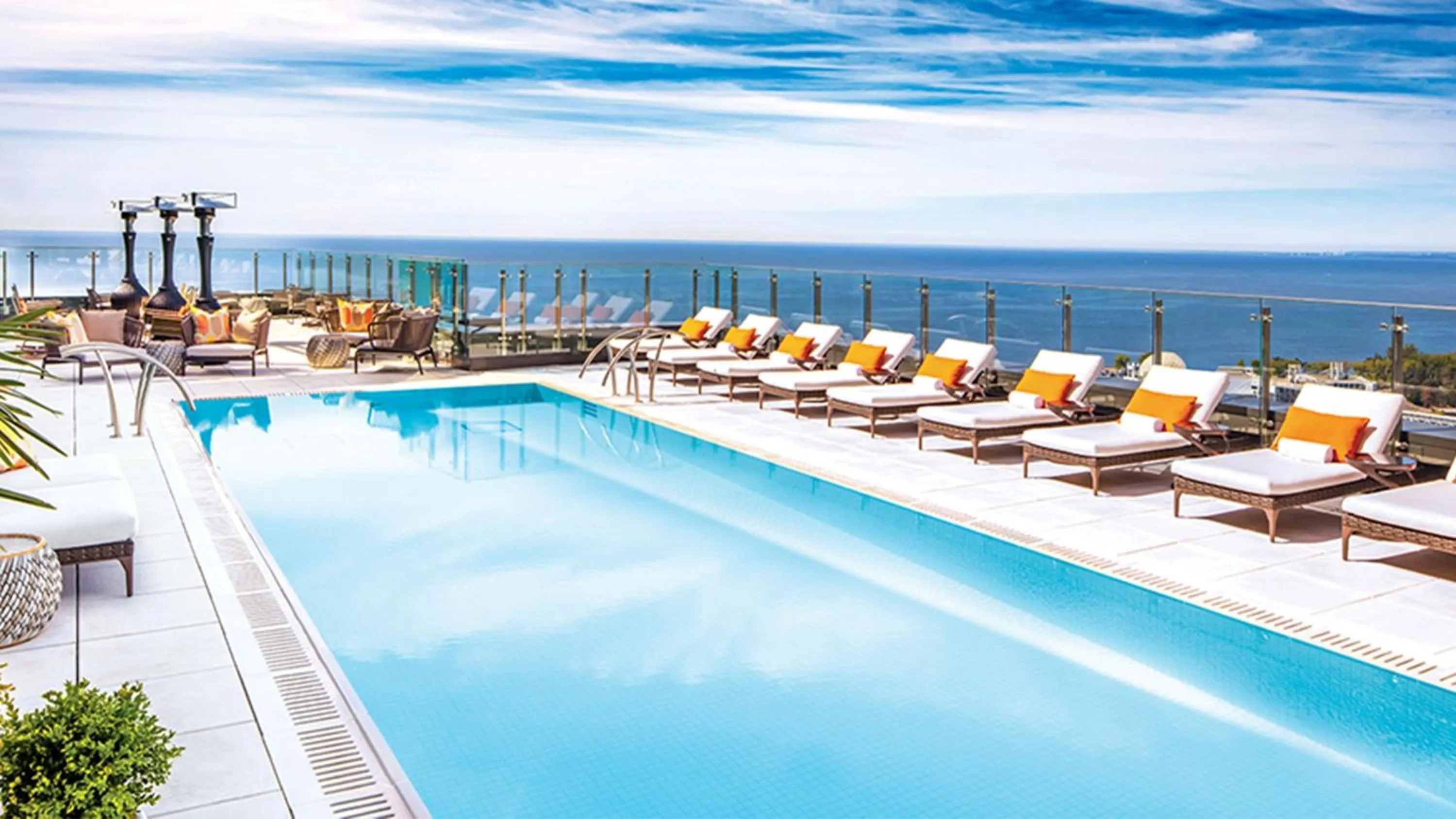 Swimming pool in Hotel X Toronto, a Destination by Hyatt Hotel