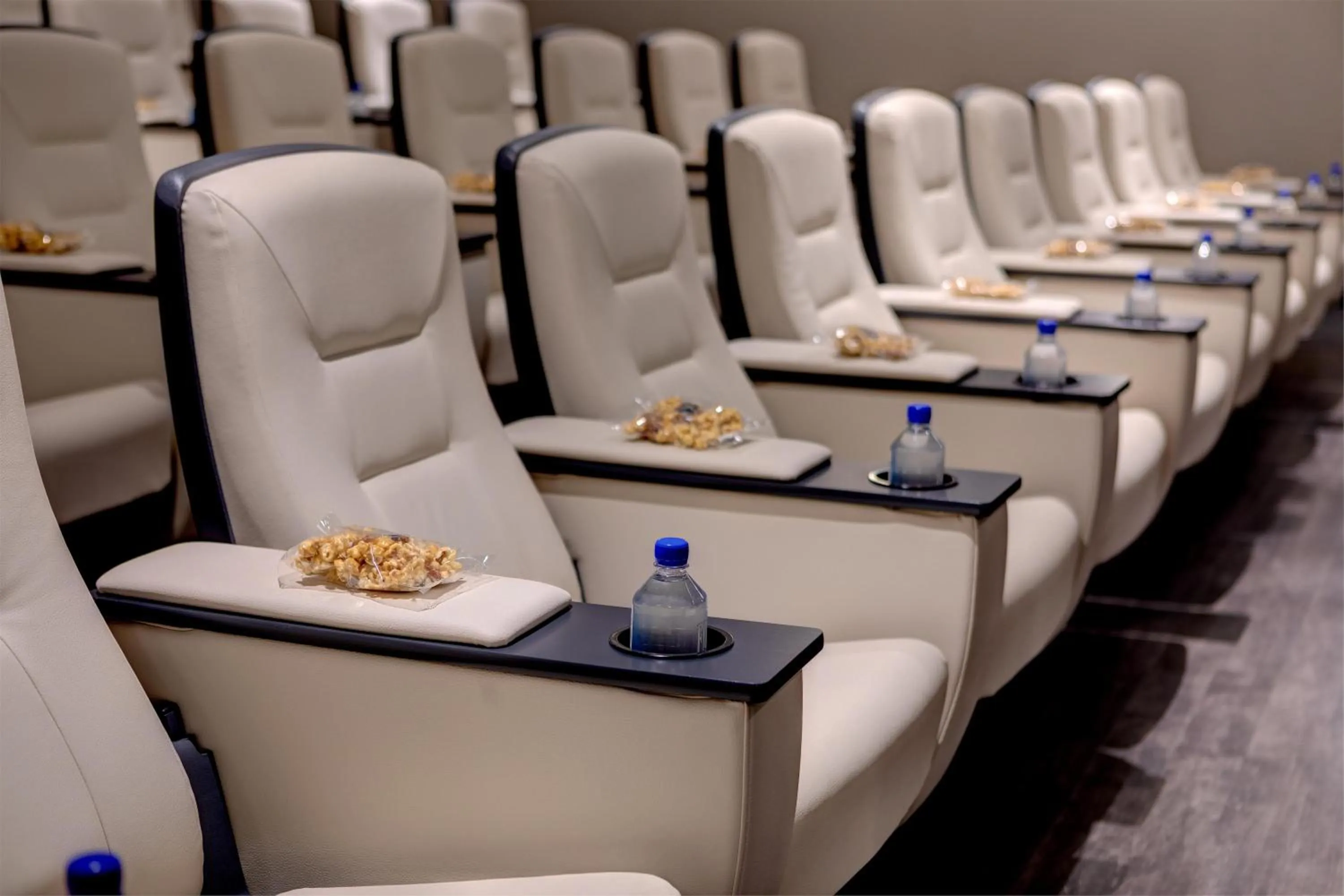 Restaurant/places to eat in Hotel X Toronto, a Destination by Hyatt Hotel