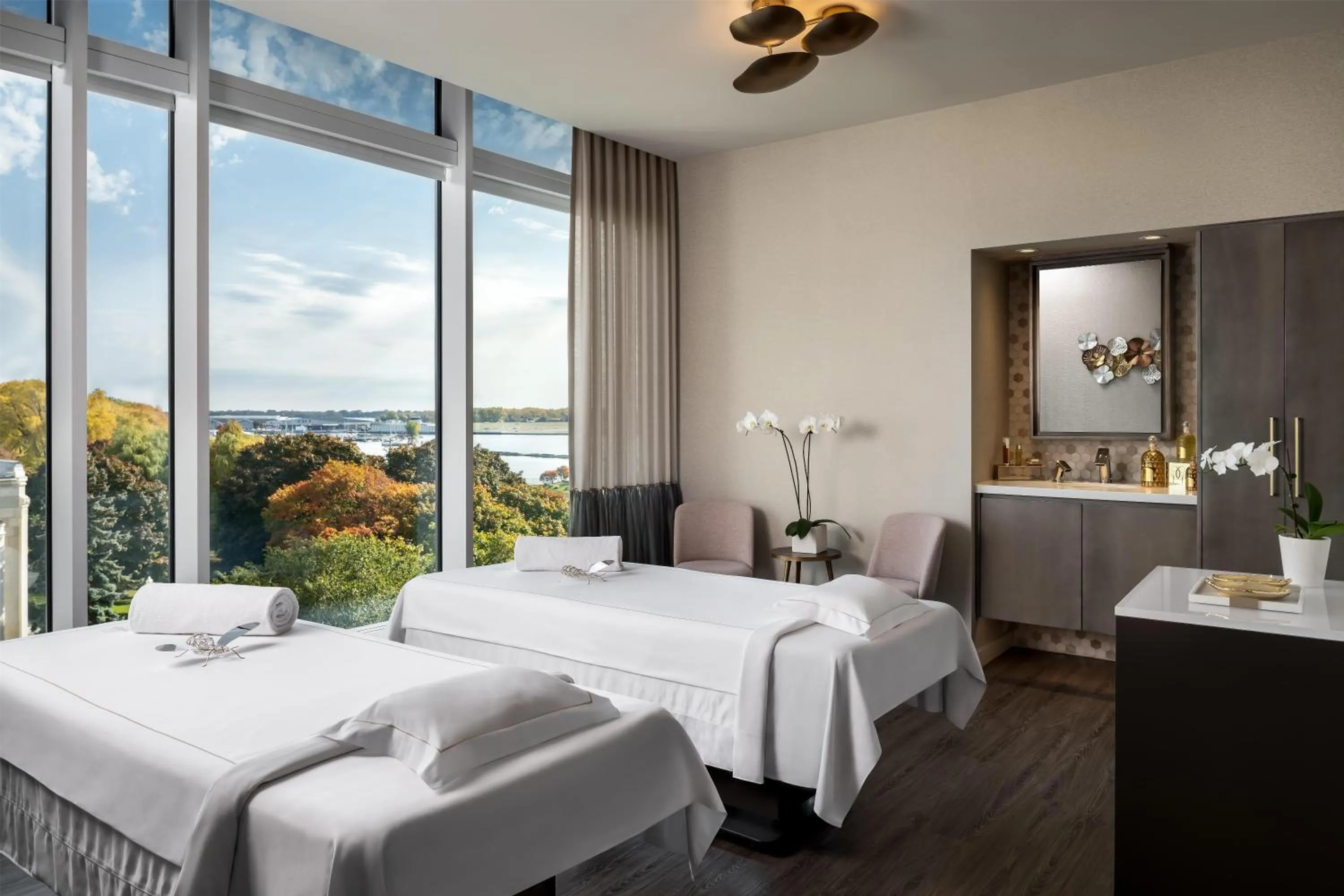 Spa and wellness centre/facilities, Bed in Hotel X Toronto, a Destination by Hyatt Hotel