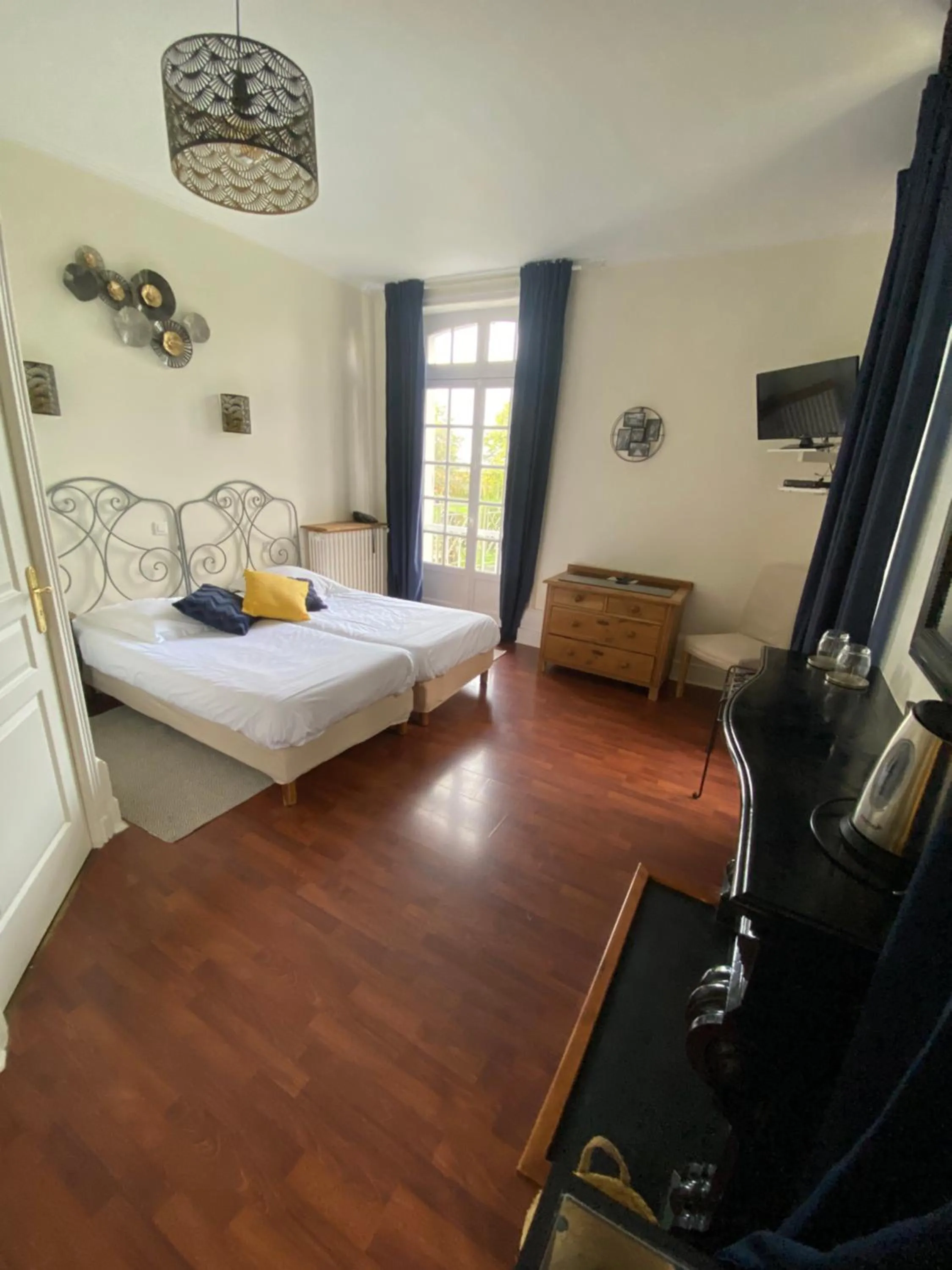 Twin Room with Garden View in Hôtel les Grands Chênes