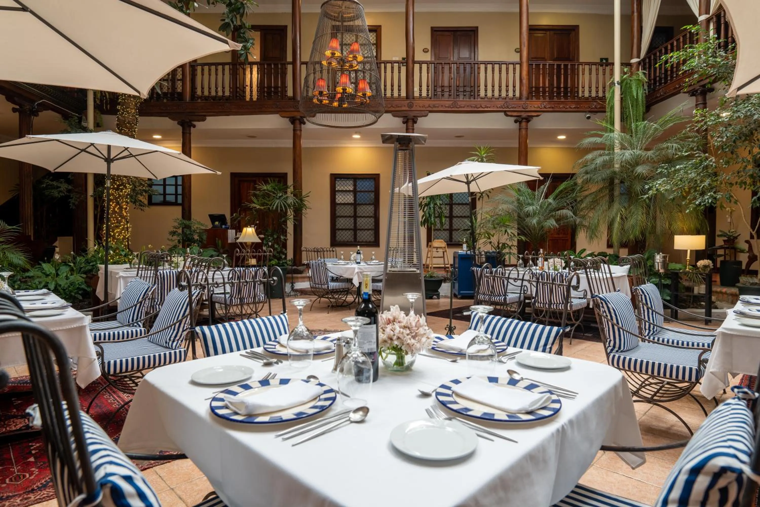 Restaurant/places to eat in Hotel Boutique Santa Lucia