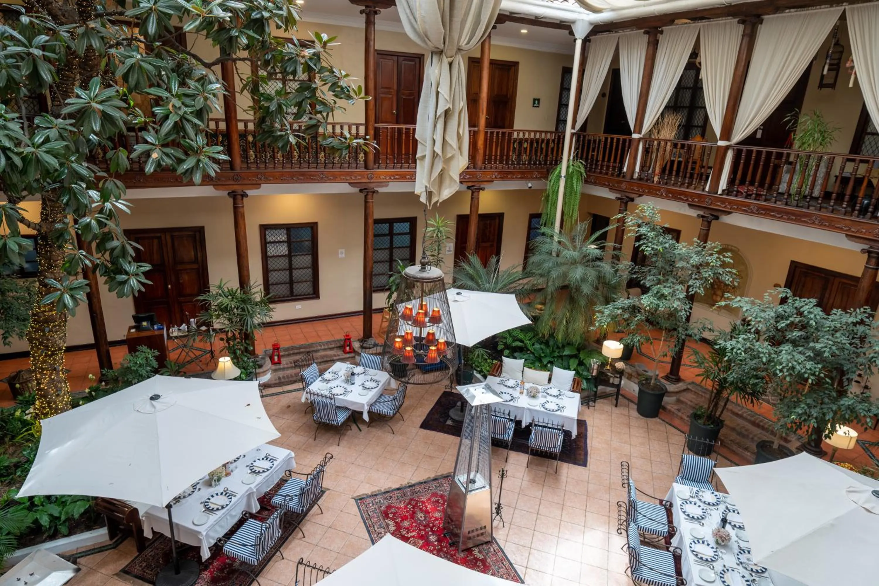Restaurant/places to eat in Hotel Boutique Santa Lucia